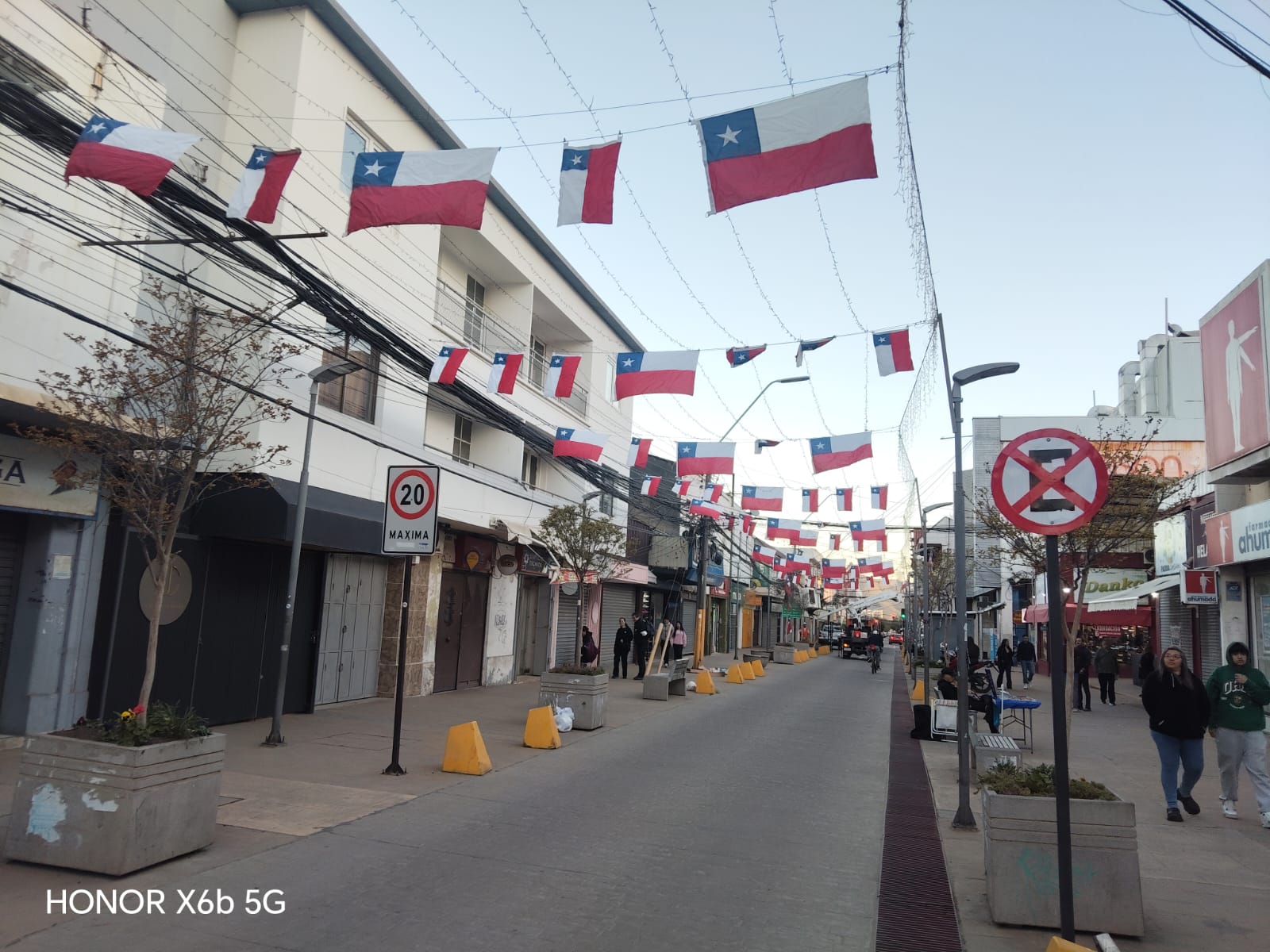 Calle Blanco embanderada para Fiestas Patrias