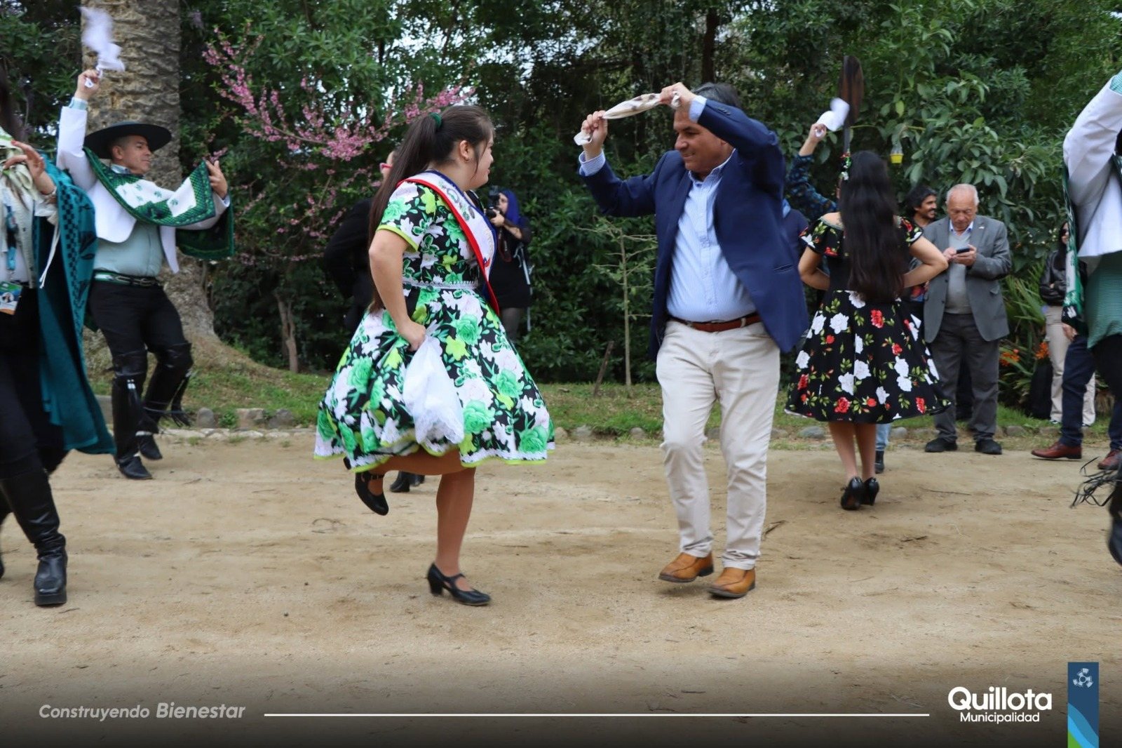 Baile folclórico en El Edén