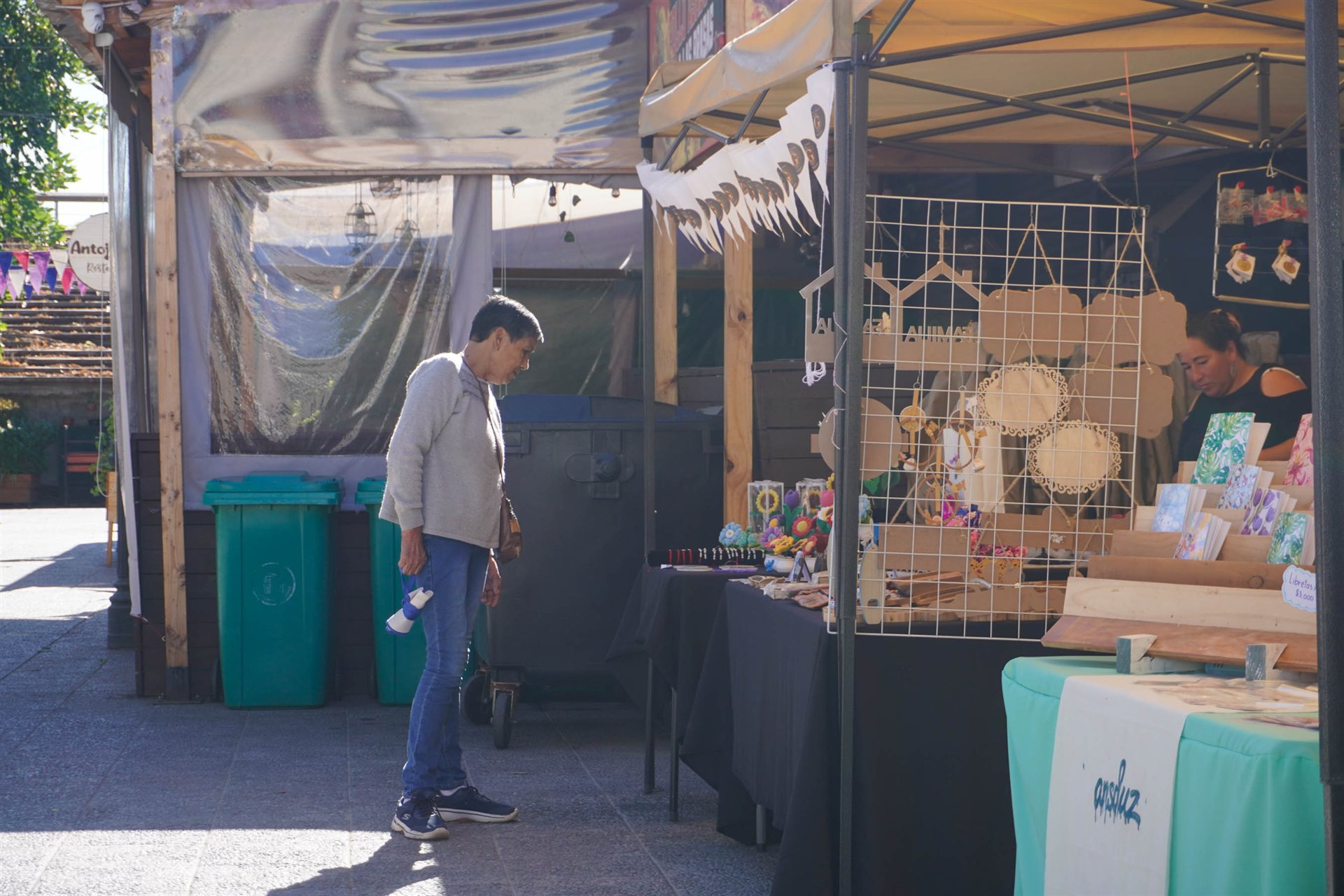 Emprendedores en Plaza de Los Ceibos