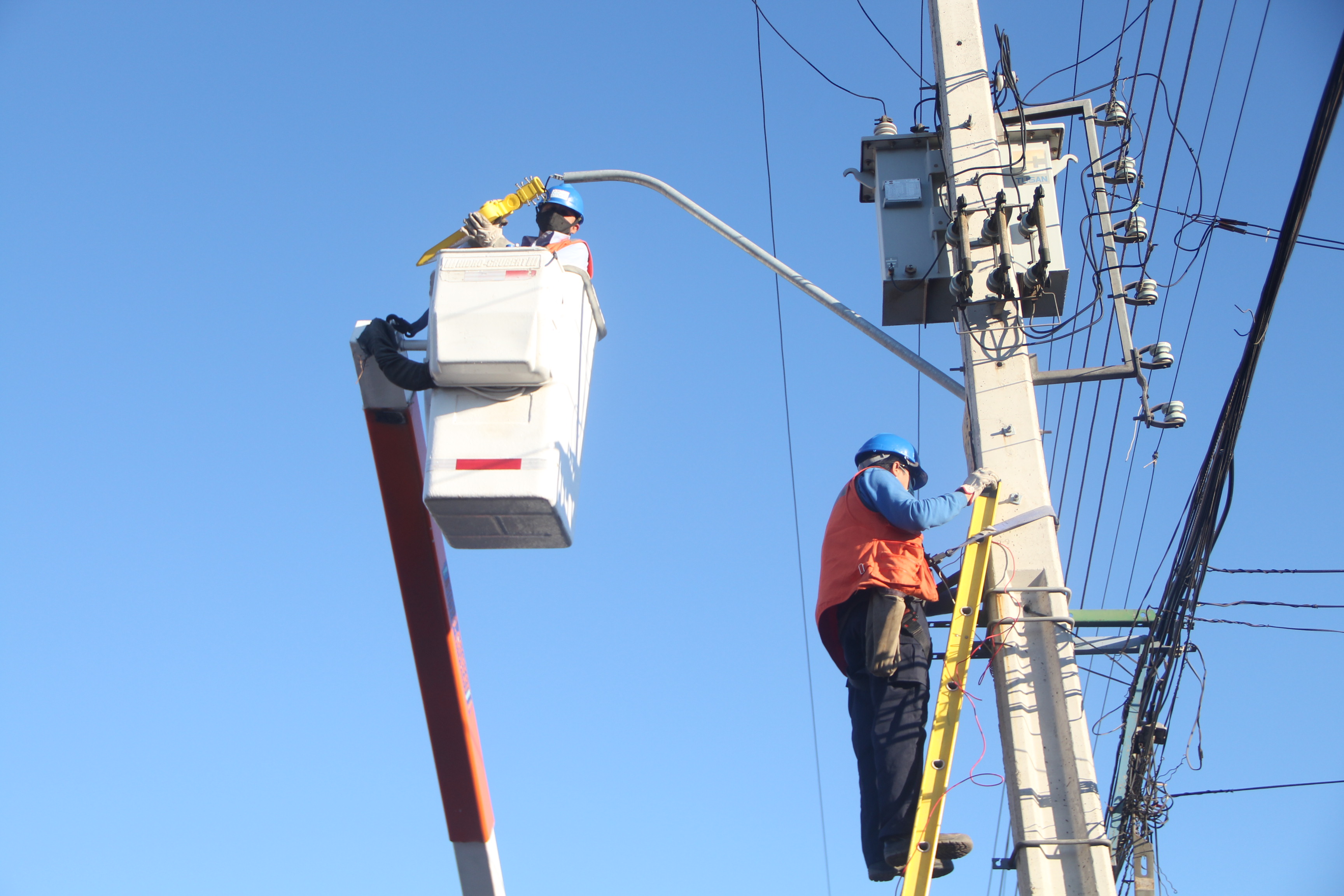 1508 luminarias LED serán instaladas en la tercera etapa del proyecto de reposición del parque lumínico de Quillota