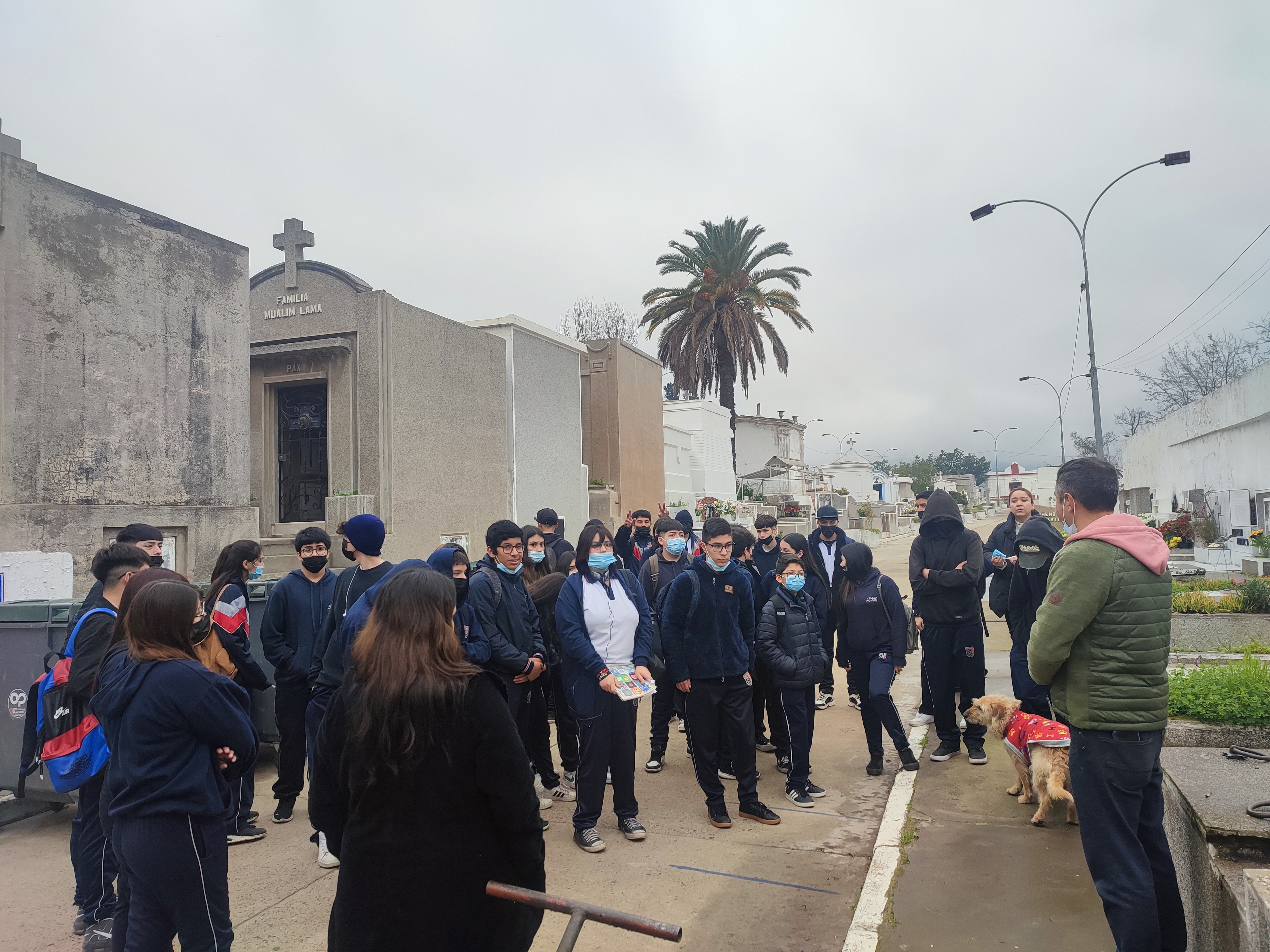 Cementerio Municipal abre sus puertas a la comunidad estudiantil para conocer su historia