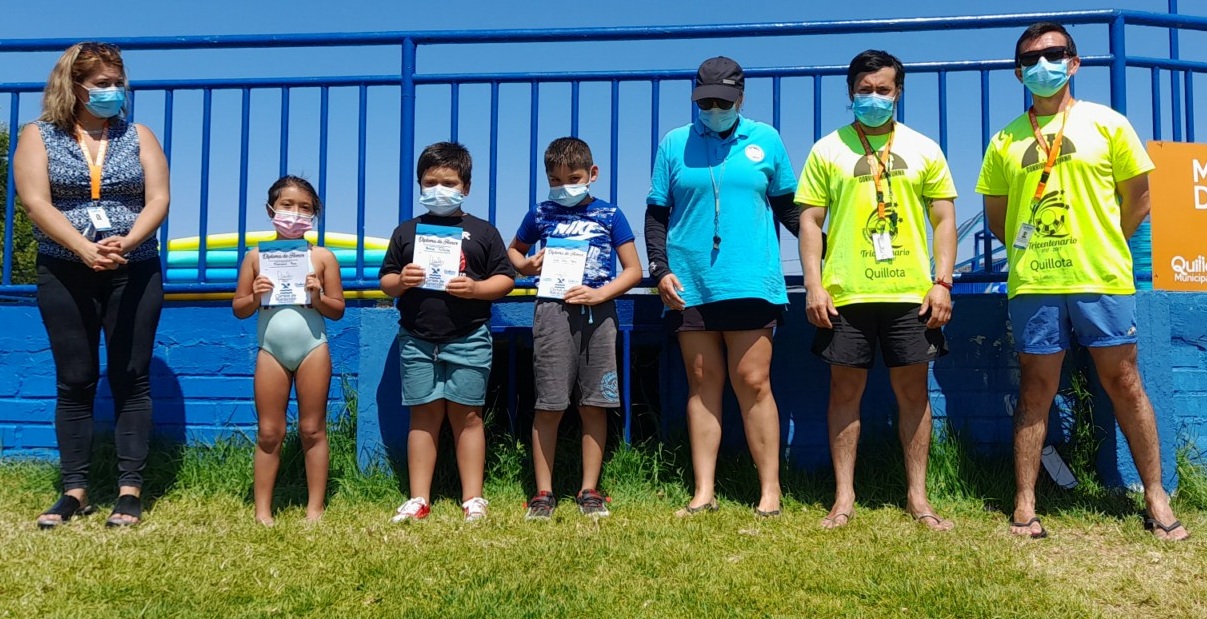 Cursos de Natación de la Dirección de Deportes de la Municipalidad no se detienen en Quillota.