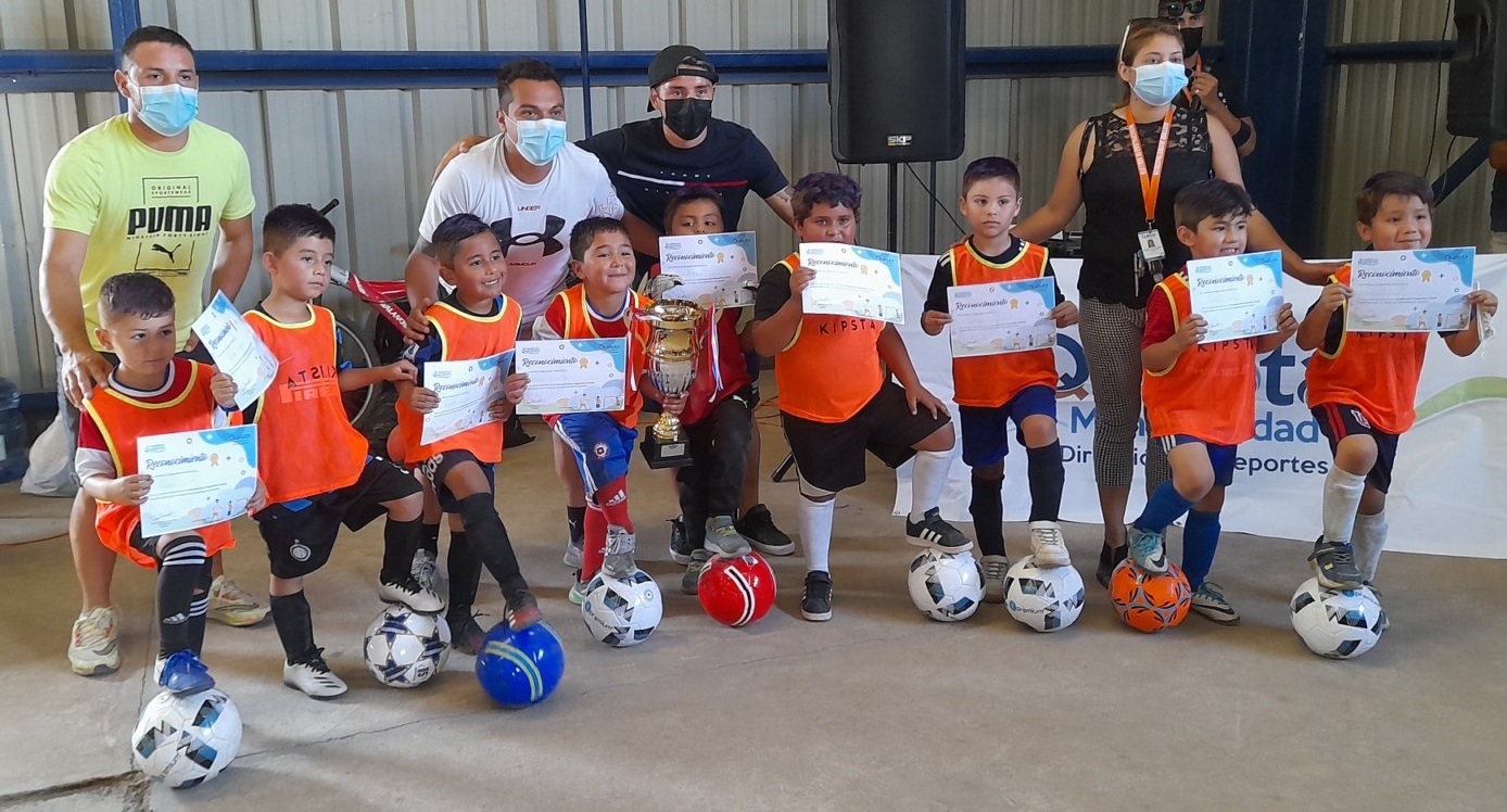 Los Mini Mágicos ganaron Torneo Baby Fútbol Pequeños Cracks en el Gimnasio de la Población Antumapu.