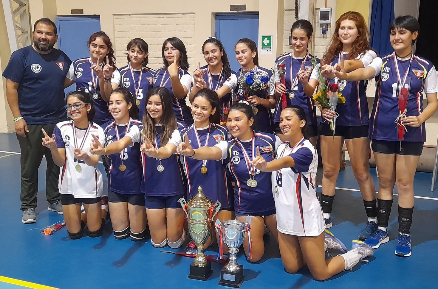 Selección damas sub 15 de Quillota es campeona de la Liga Nacional de Voleibol femenino 2022.