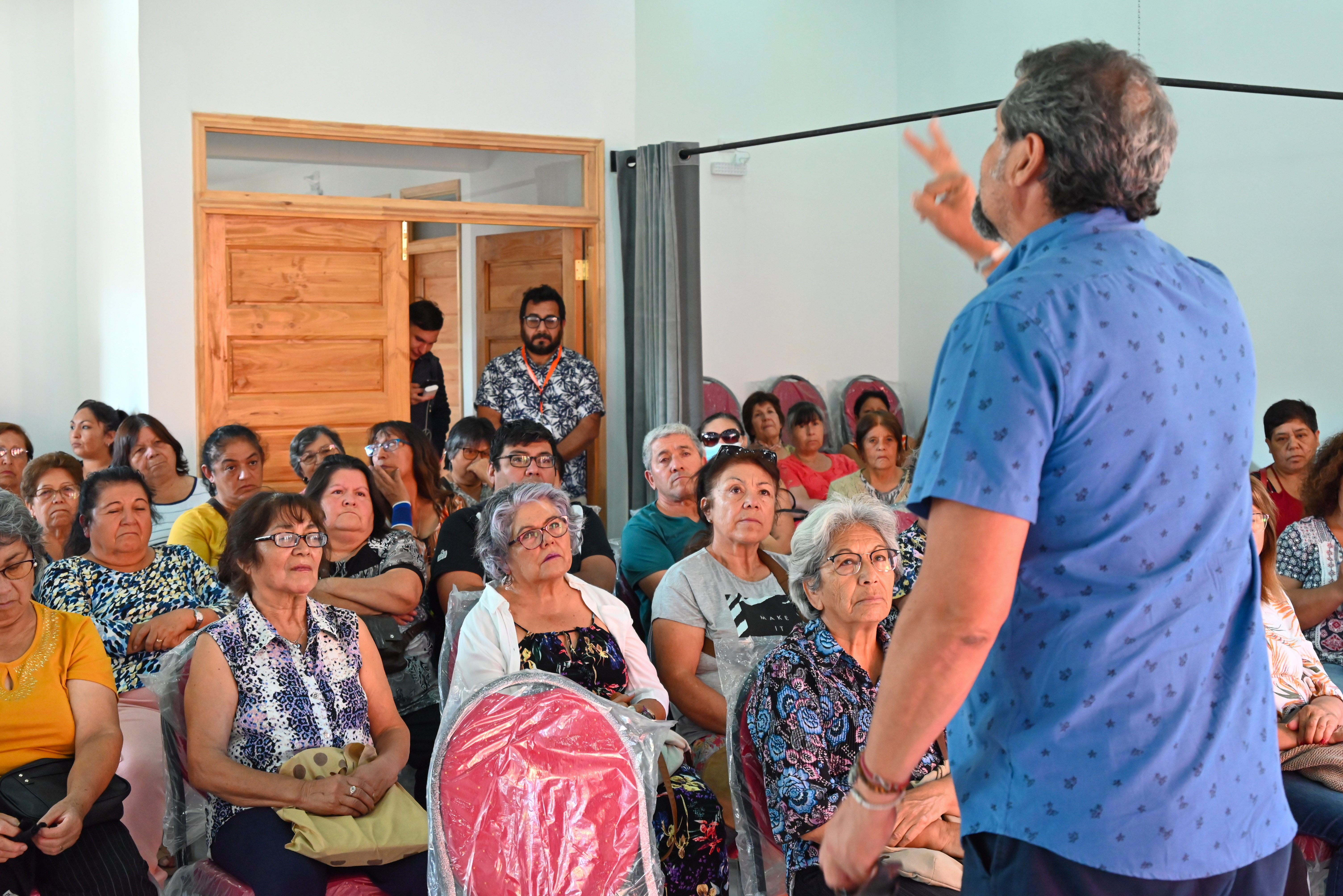 Vecinos de San Pedro se reúnen con el Alcalde para regularizar el pago del aseo domiciliario