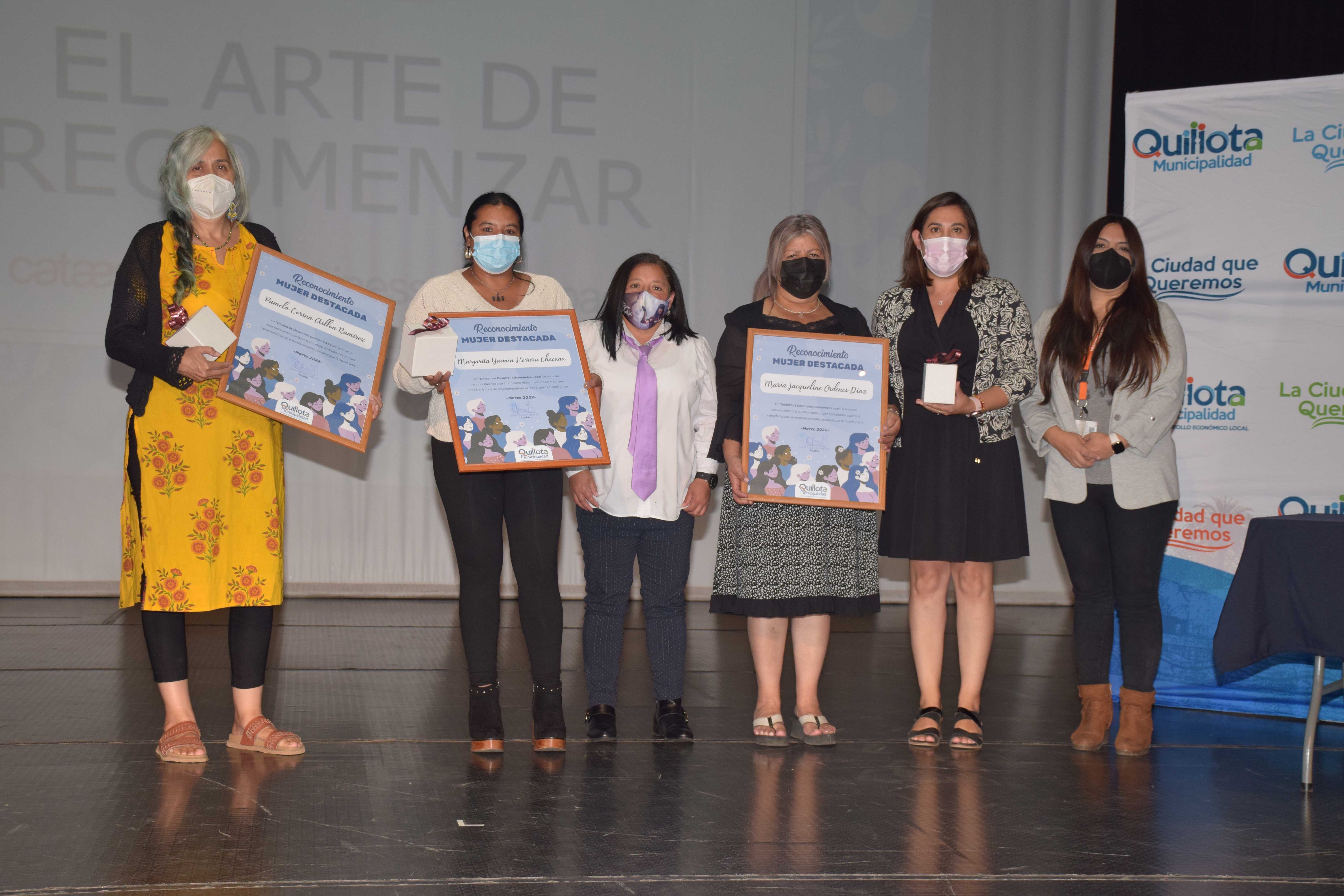 Experta neurofacilitadora ofreció charla “Empoderamiento Personal” a mujeres de la comuna