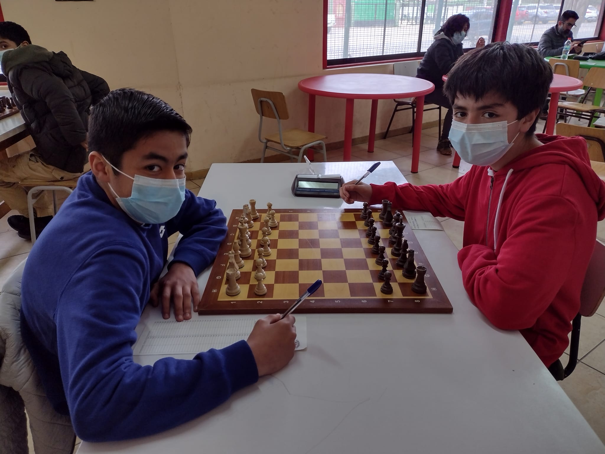 Jóvenes ajedrecistas quillotanos siguieron compitiendo en torneos durante fiestas patrias.