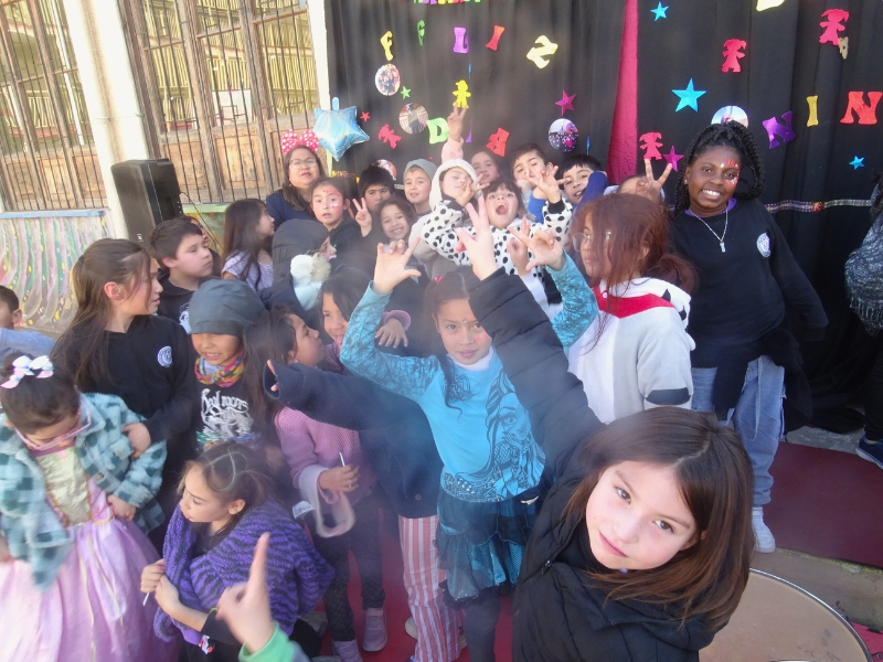 Los derechos de la niñez y las artes se vivieron en el Colegio Roberto Matta