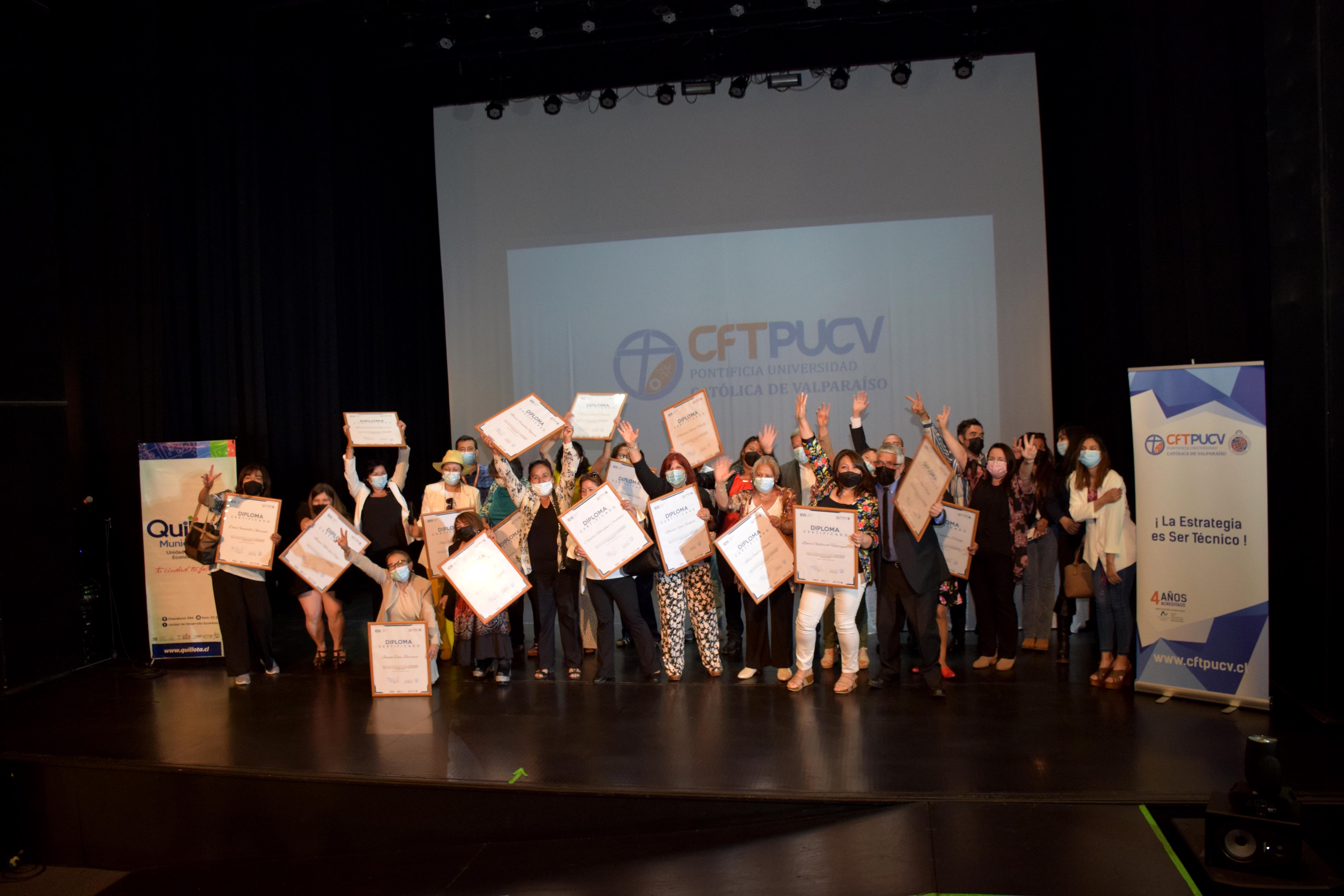 Instituto de Dirigentes Sociales realizó ceremonia de titulación a los primeros 23 dirigentes comunitarios egresados