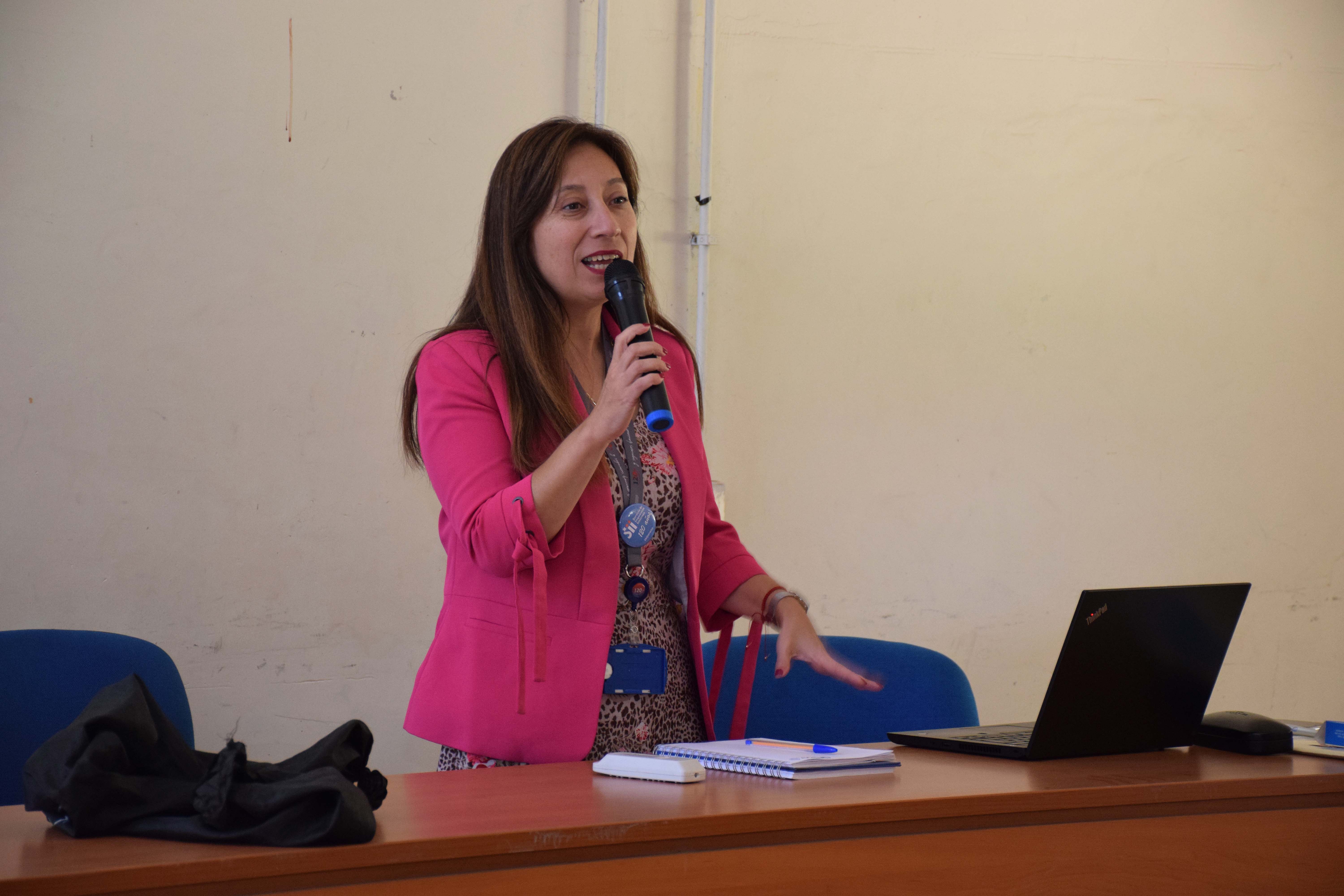 Emprendedores de ferias de Plaza de Quillota asistieron a capacitación para formalizarse