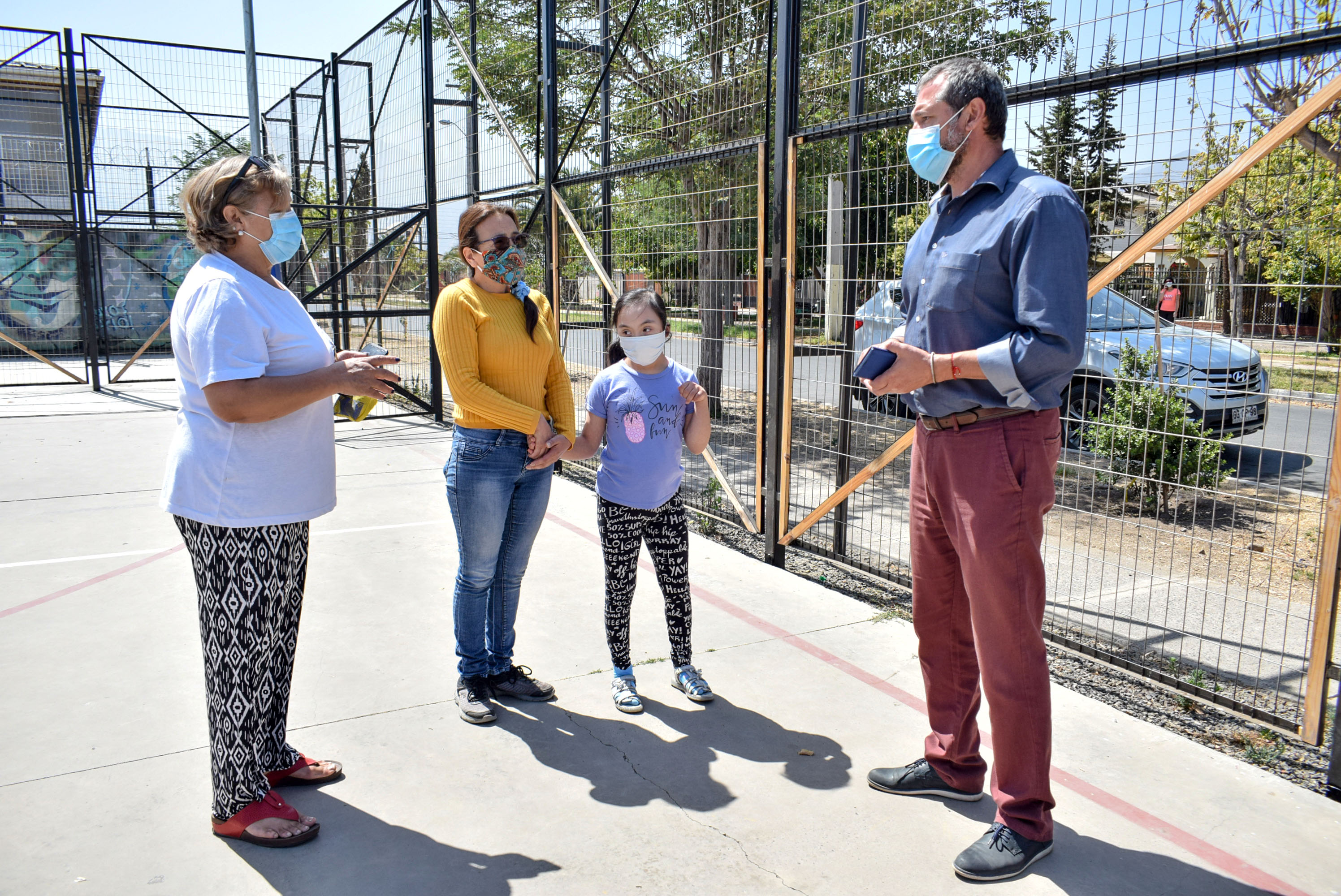 Participación activa de vecinos permitirá mejorar cierre perimetral de la multicancha de Villa Paraíso