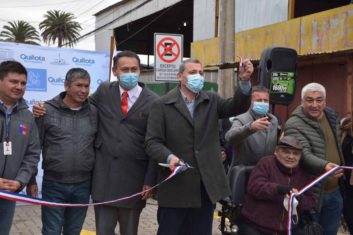 Feriantes y vecinos celebran inauguración de repavimentación de calle Sargento Aldea