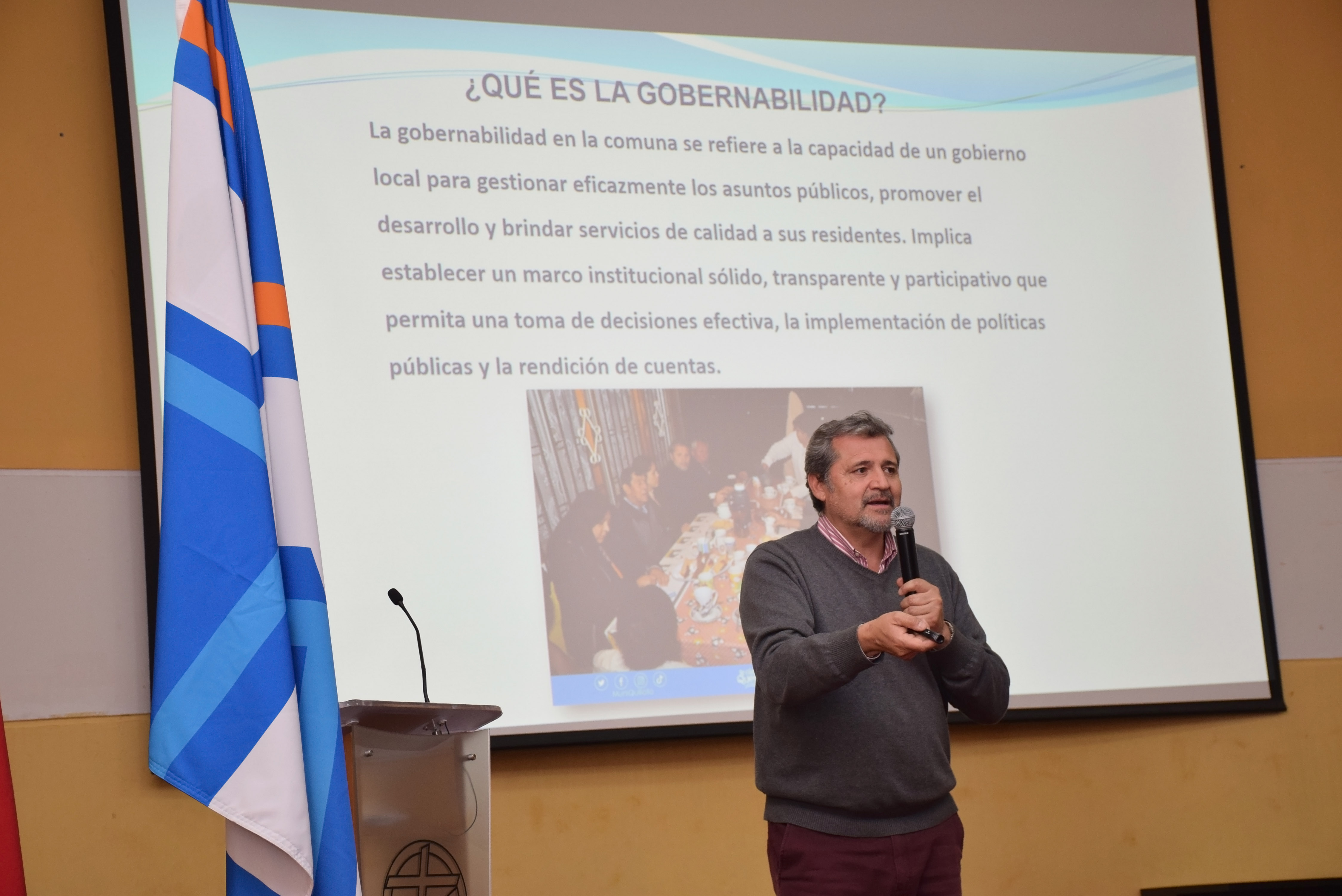 Alcalde de Quillota dicta clase magistral a los vecinos estudiantes del Instituto del Dirigente Social