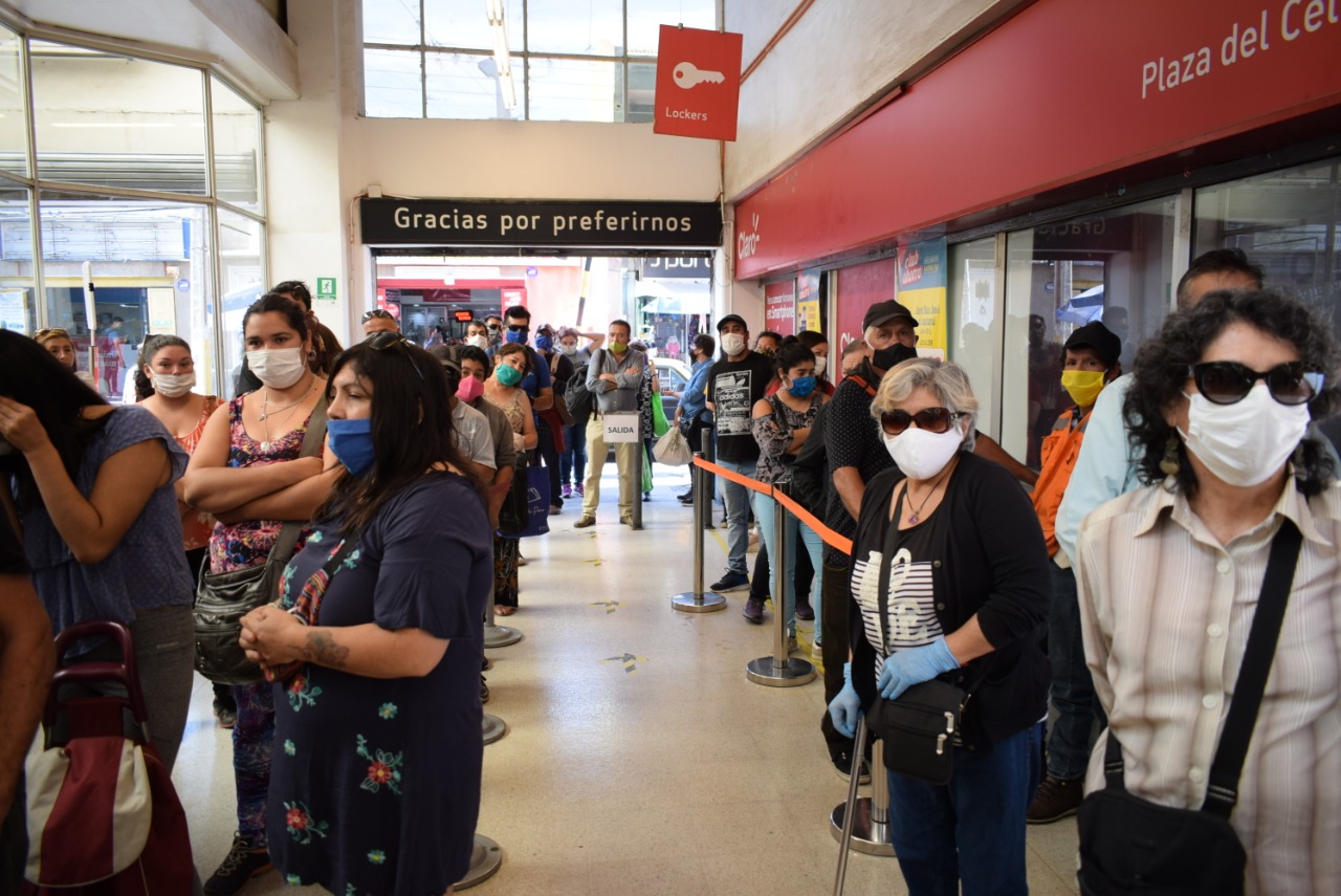 Empresas y locales de Quillota serán responsables de ordenar sus filas de clientes para evitar contagios