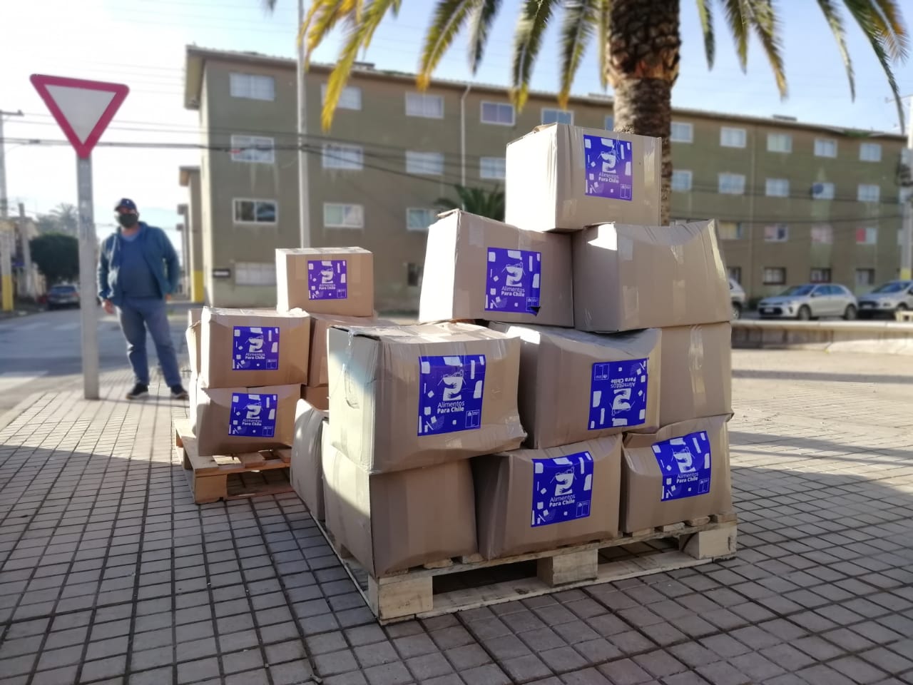 Alcalde Mella: “Estamos planificando la compra masiva de mercadería y vamos a seguir apoyando con balones de gas”