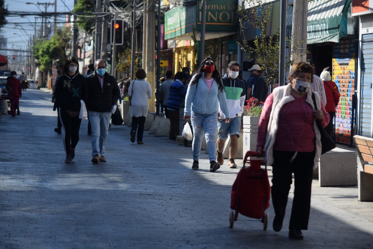 Desde hoy rige nuevo horario comercial: locales podrán atender hasta las 18:00 horas