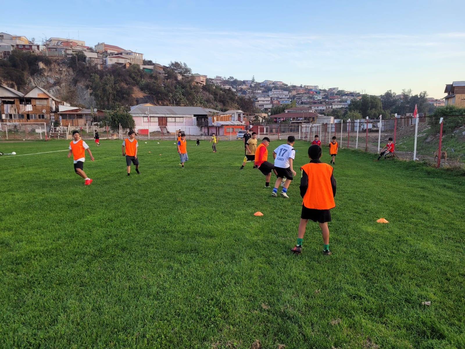 Clubes de nuestra comuna comprometen sus recintos para poder desarrollar talleres municipales de fútbol.