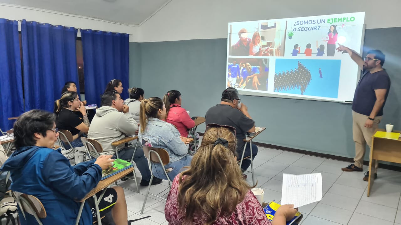 Más de 20 dirigentes deportivos de la comuna participan del curso impartido por Instituto Dirigente Social.