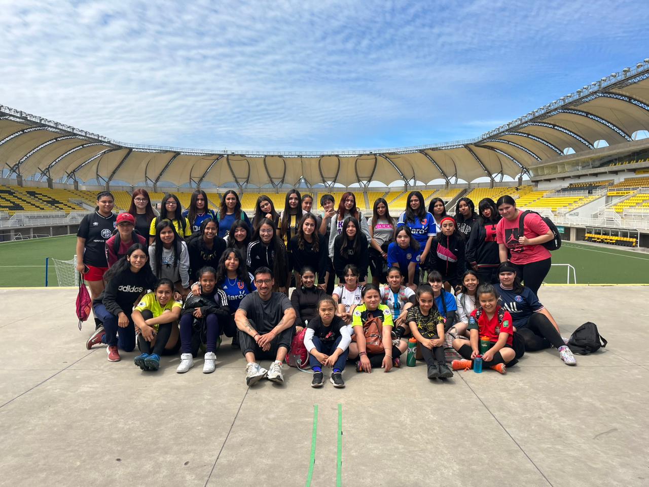 Jóvenes del taller municipal de fútbol se preparan para nueva fecha por la Liga Interregional Niñas al Poder.