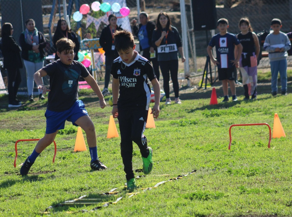 Dirección de Deportes participó de mañana recreativa y prevención en cancha de Club El Cajón de San Pedro.