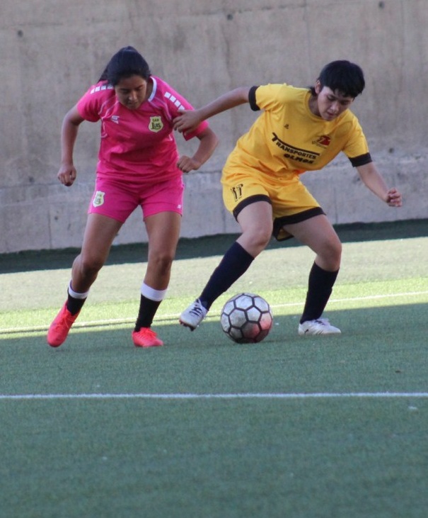 En Estadio Municipal Lucio Fariña Fernández se disputó jornada recreativa de fútbol femenino.