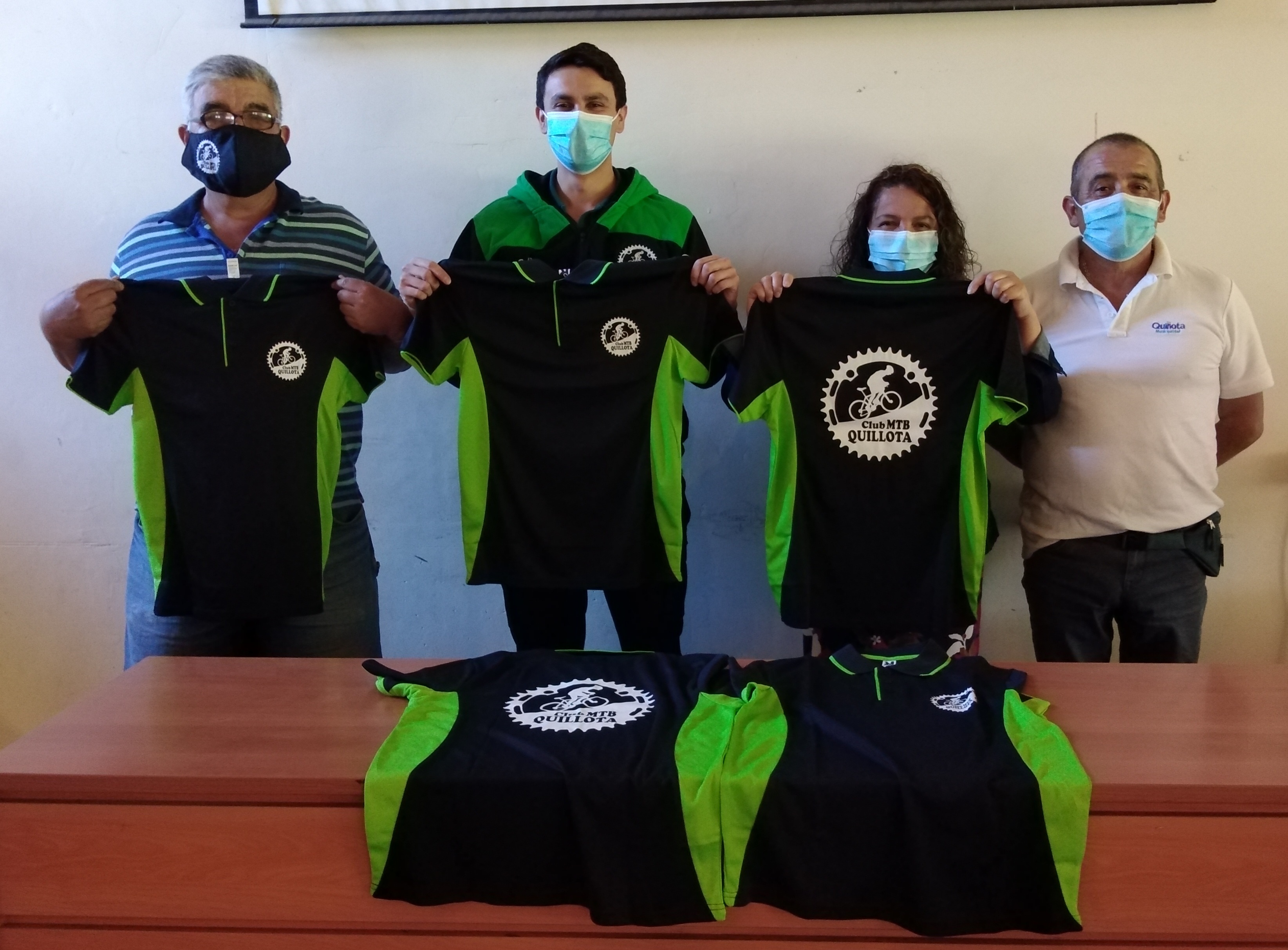 Club MTB Quillota cuenta con nueva indumentaria gracias a Presupuestos Participativos Deportivos.