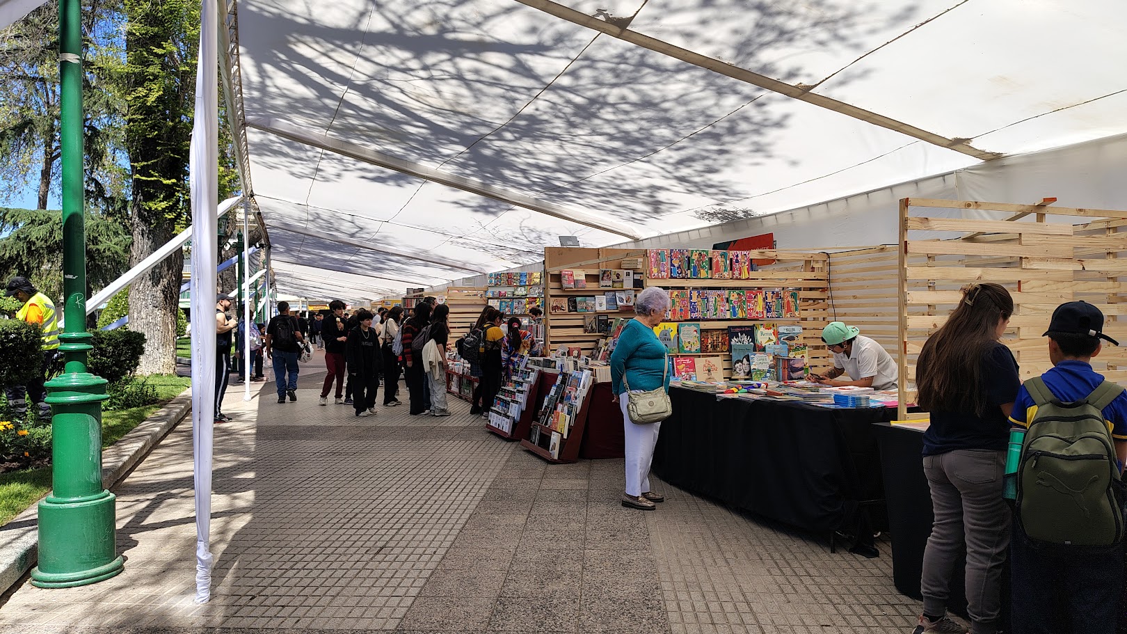 Expo Libro 2024: actividad enfocada al fomento lector estará hasta el 20 de octubre en la Plaza de Armas de Quillota