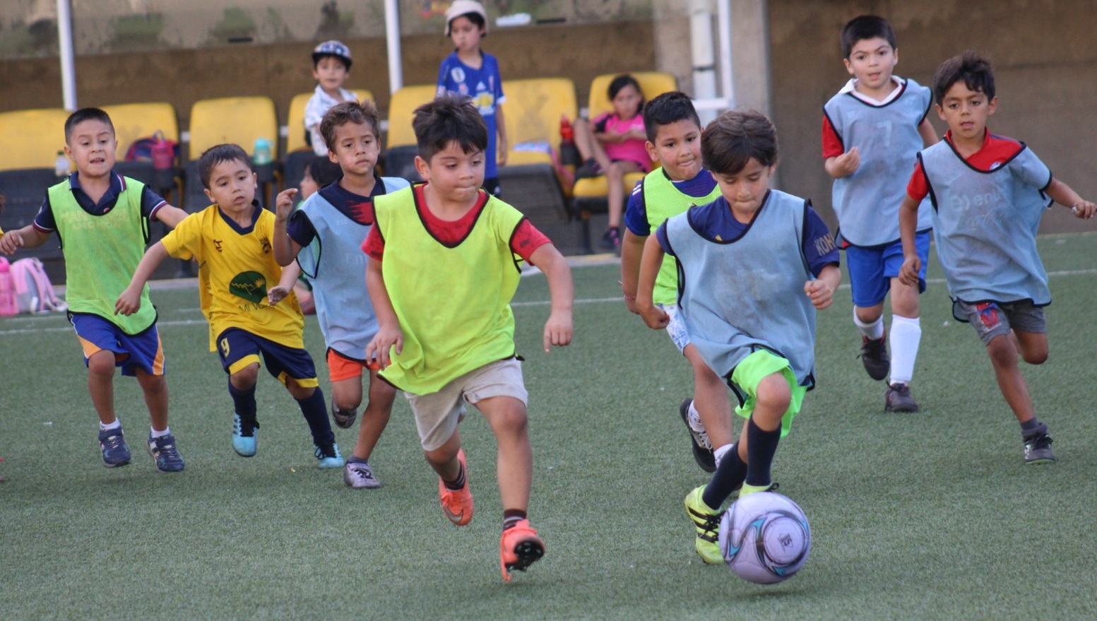 Estadio Municipal Lucio Fariña Fernández se potencia con múltiples talleres gratuitos para la comunidad.