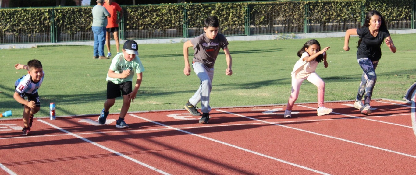 Quillotanos se siguen sumando a taller municipal gratuito de atletismo que se desarrolla en Estadio Marista.