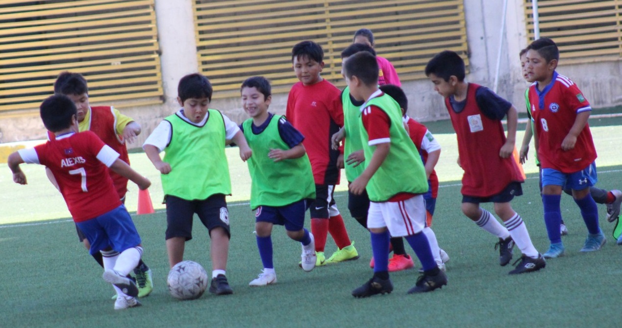 Dirección de Deportes cerrará este 2022 con torneo de fútbol sub 15 mixto y evento actividad física.