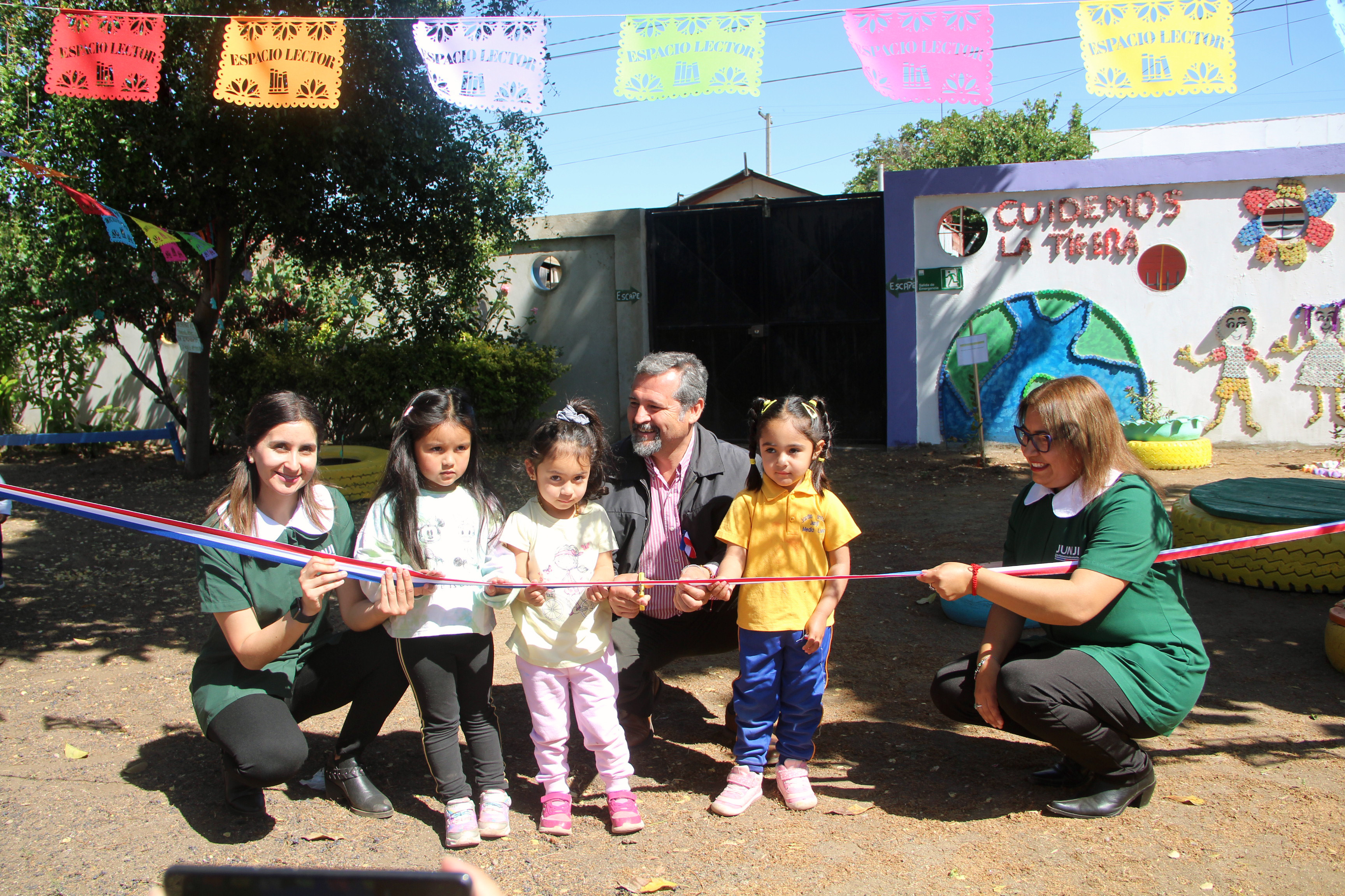 Quillota: jardín infantil Media Luna de San Pedro inauguró  Espacio Lector y códigos QR para identificar árboles