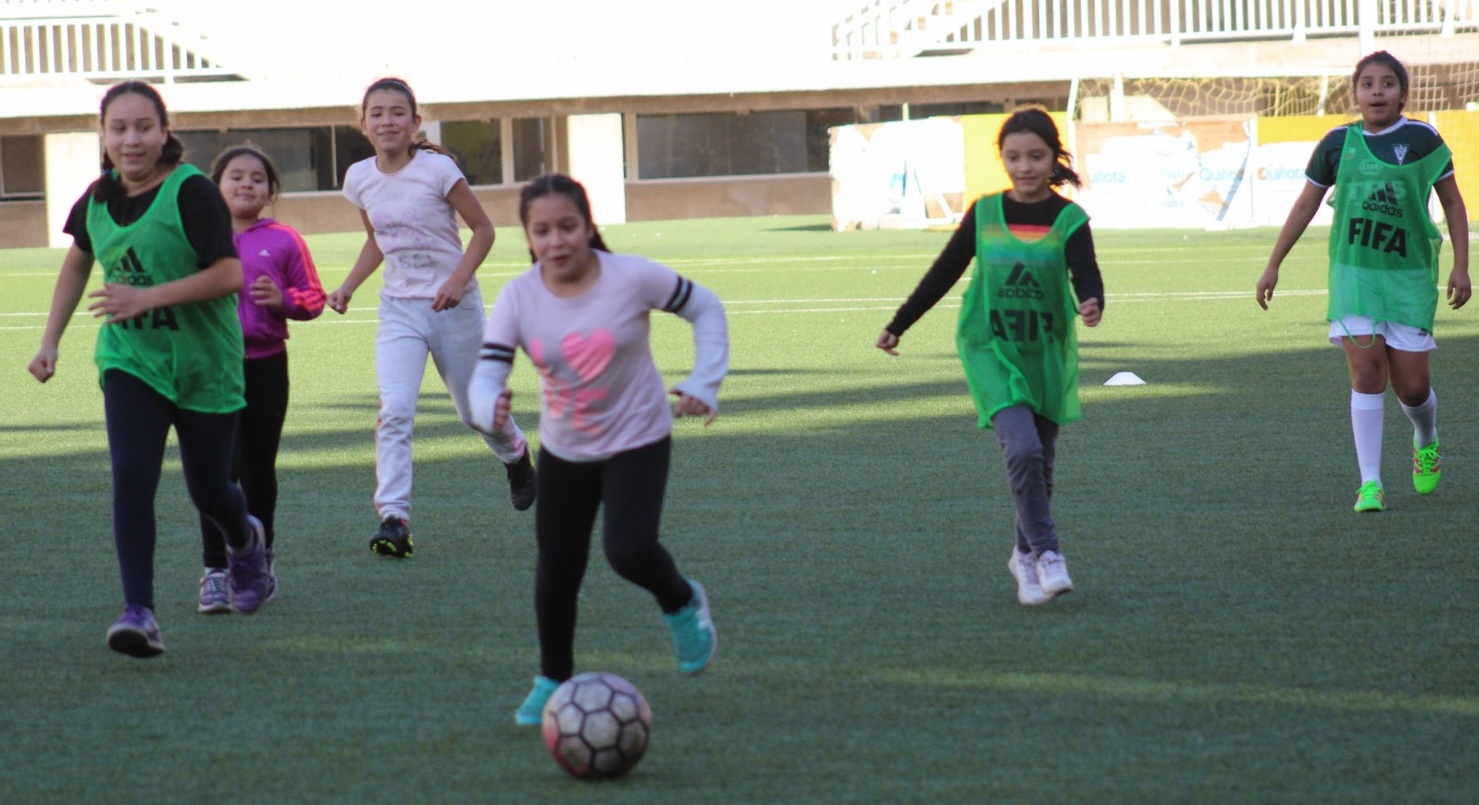El fútbol infantil damas y varones se vive en el Estadio Municipal Lucio Fariña Fernández de Quillota.