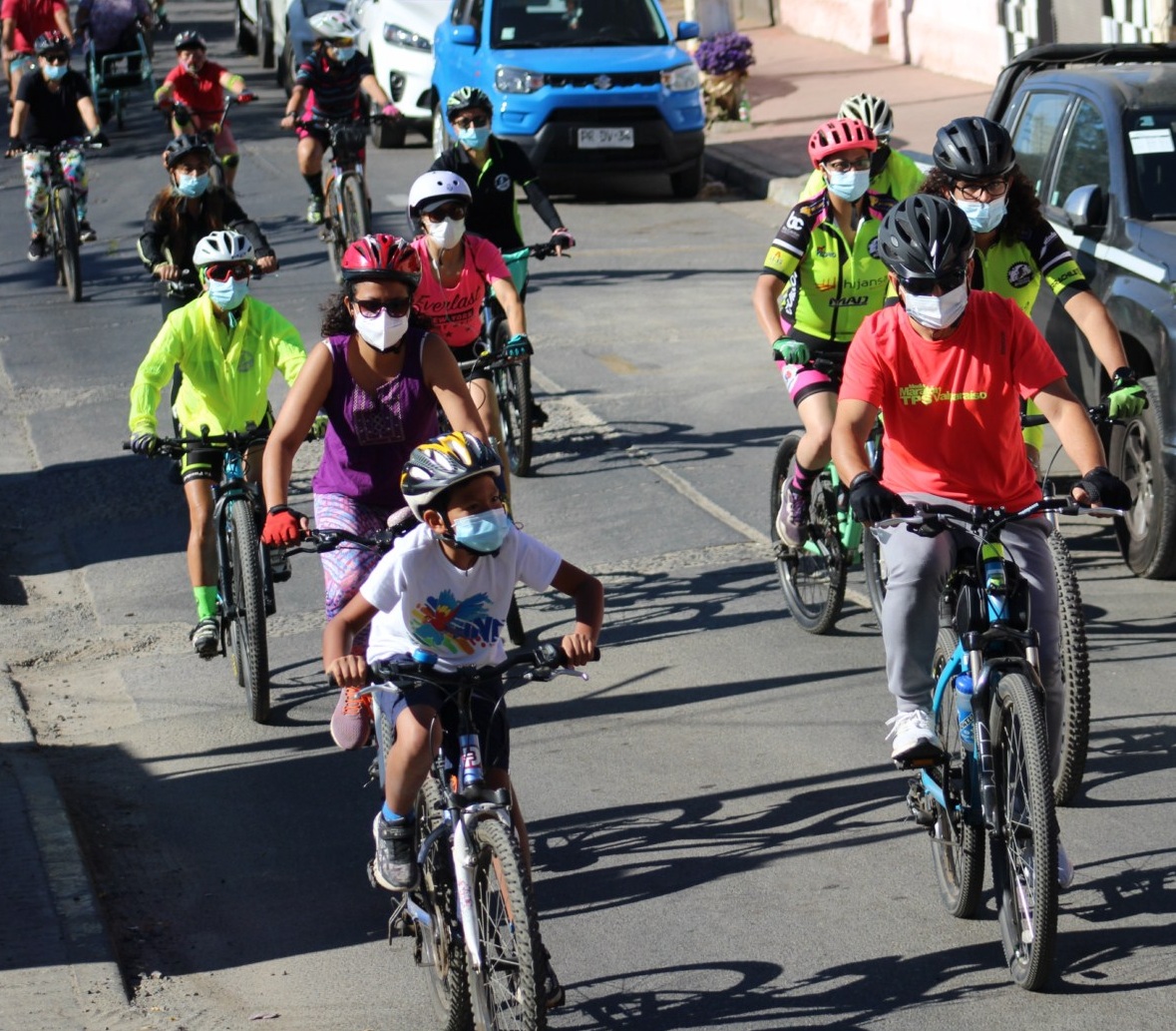 Familias recorrieron nuestra comuna en Cicletada Recreativa del Club MTB Quillota.