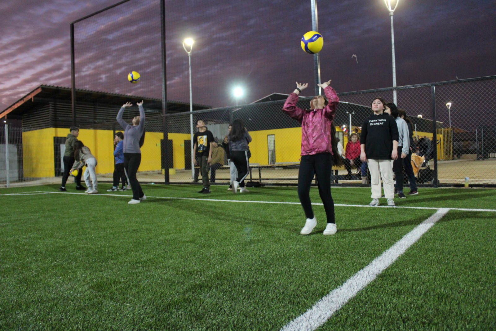 Tomados de la mano con la comunidad se sigue potenciando el deporte en los barrios de nuestra comuna.