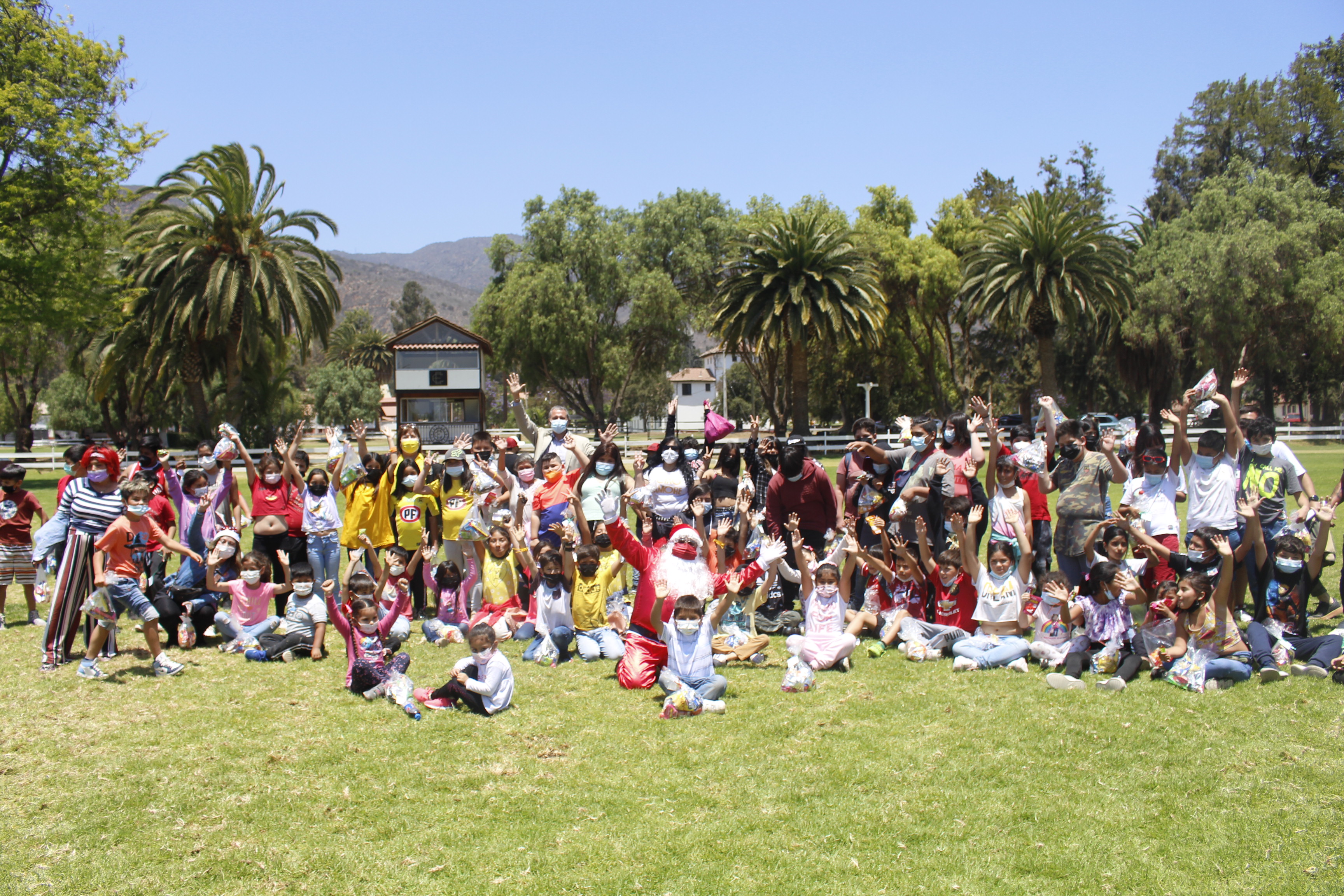 Niños y niñas disfrutaron de fiesta navideña en el Regimiento Granaderos