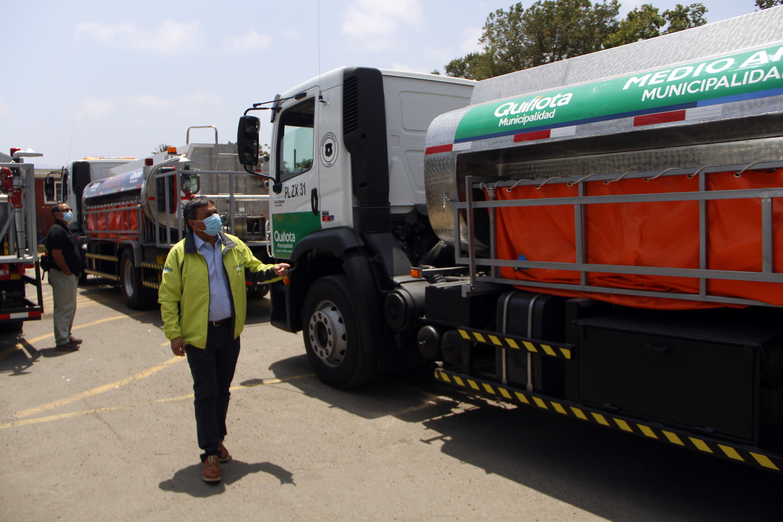 Municipalidad de Quillota recibió tres modernos  camiones aljibe para riego y entrega de agua potable
