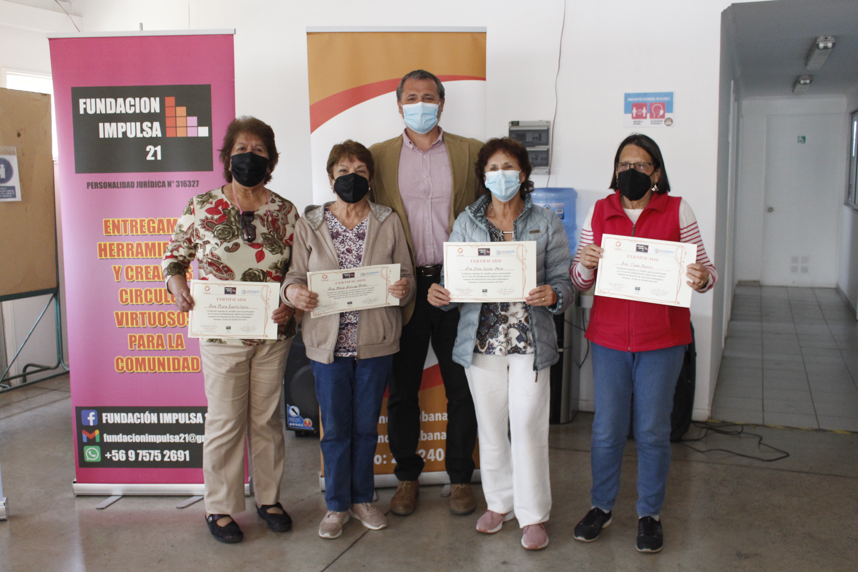 Adultos Mayores de Quillota recibieron clases de alfabetización digital
