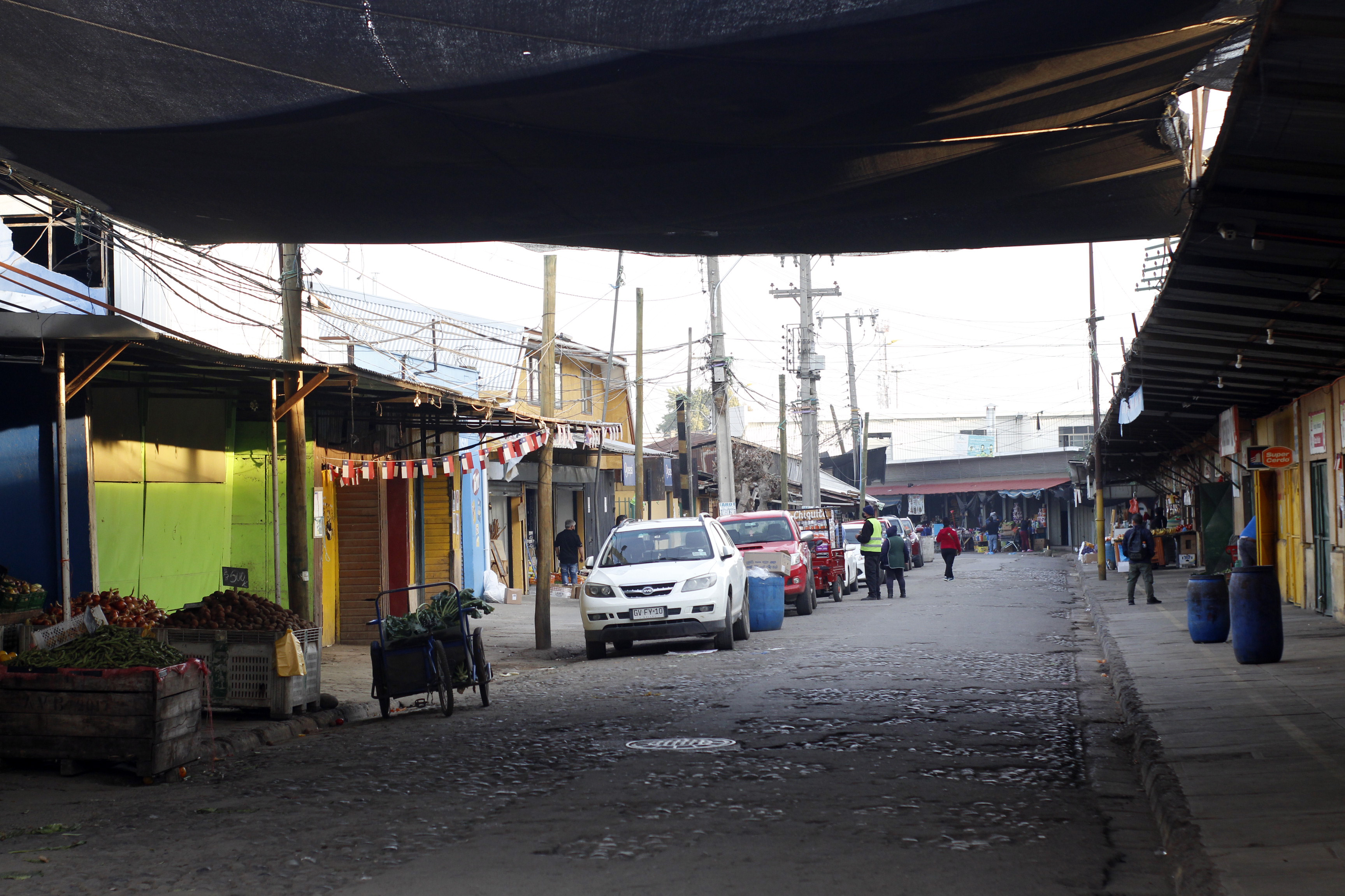 Municipalidad, vecinos y feriantes planifican cómo funcionará el sector durante la repavimentación de calle Sargento Aldea