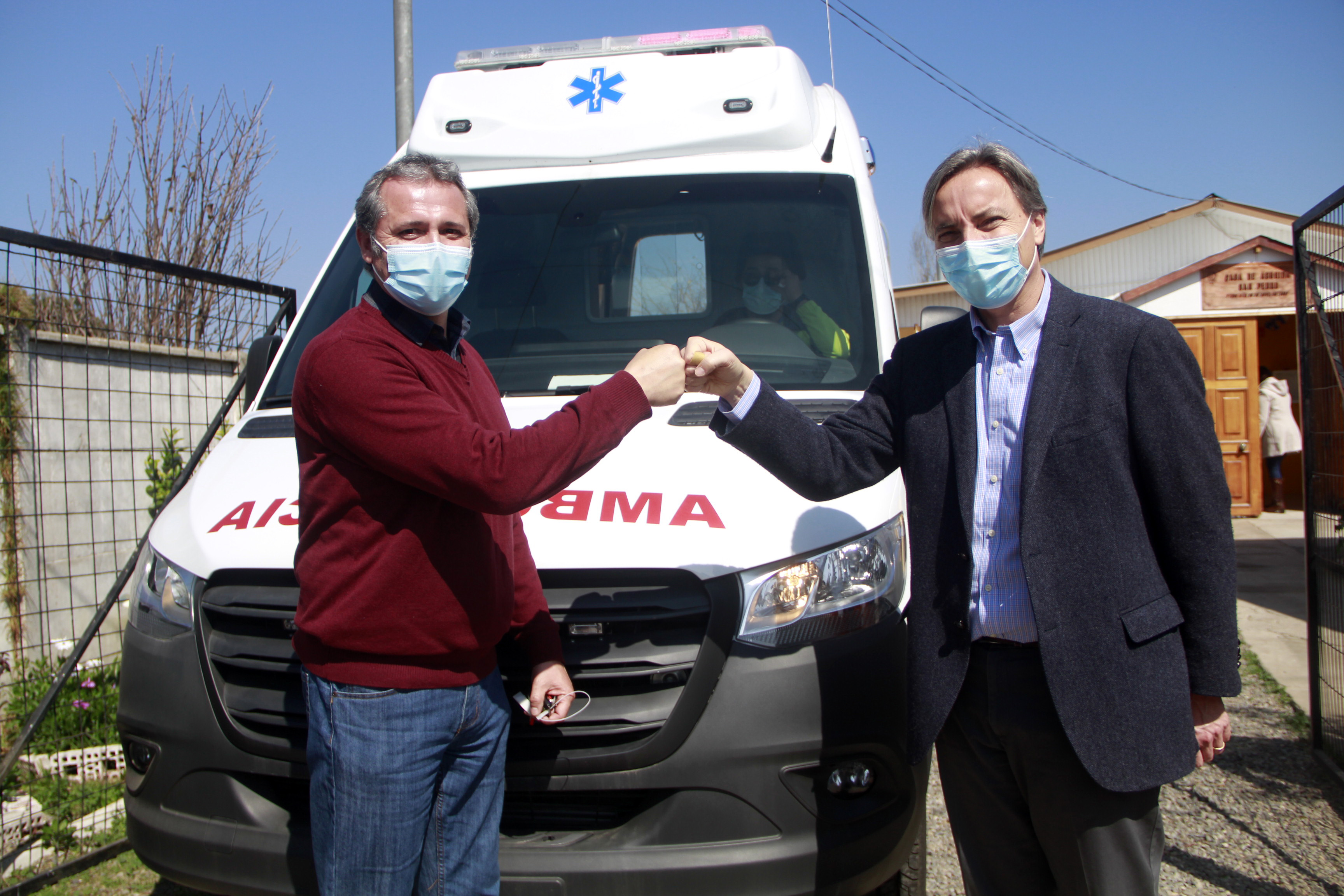 Con la entrega de una nueva ambulancia Municipalidad de Quillota refuerza el sistema de salud de San Pedro