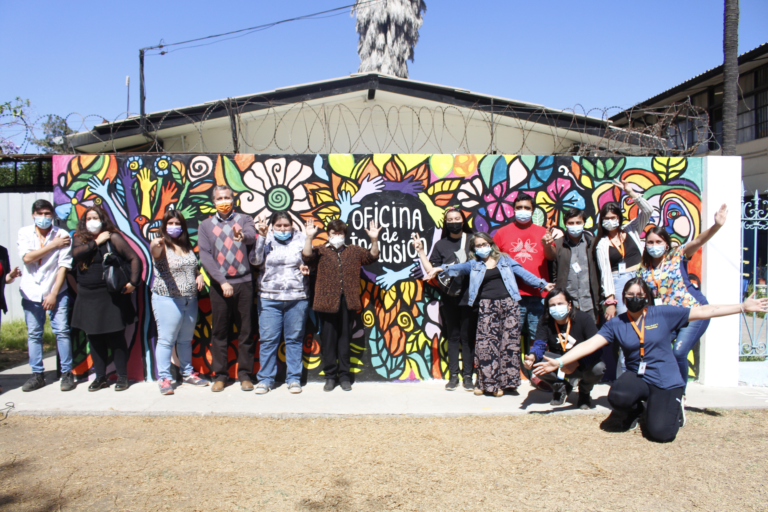 Personas con discapacidad de Quillota llaman a la inclusión con colorido mural en Dideco