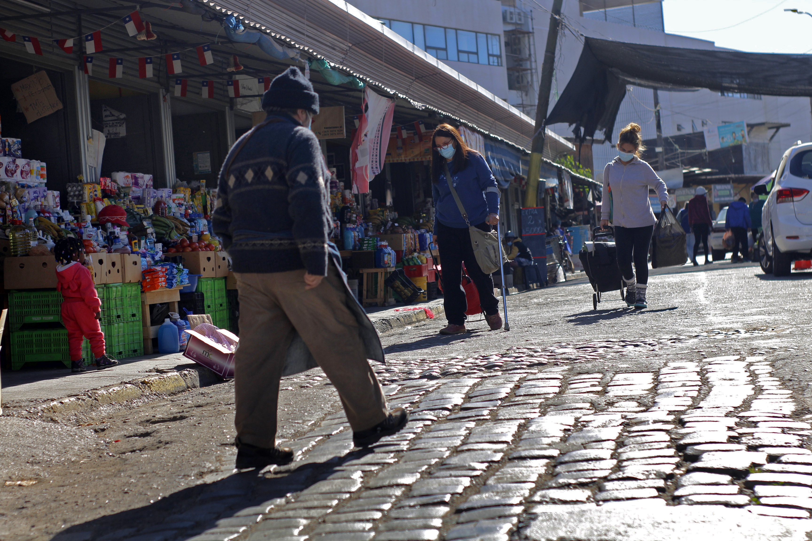 Municipio de Quillota y Feria Sargento Aldea trabajan en la reubicación de locatarios para la pavimentación