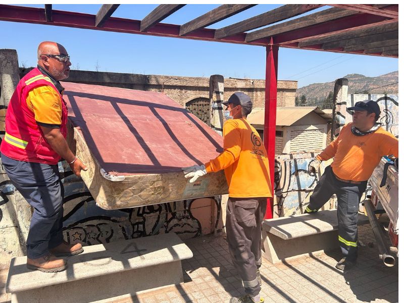 Limpieza y recuperación de sede El Castillo en calle 18 de septiembre