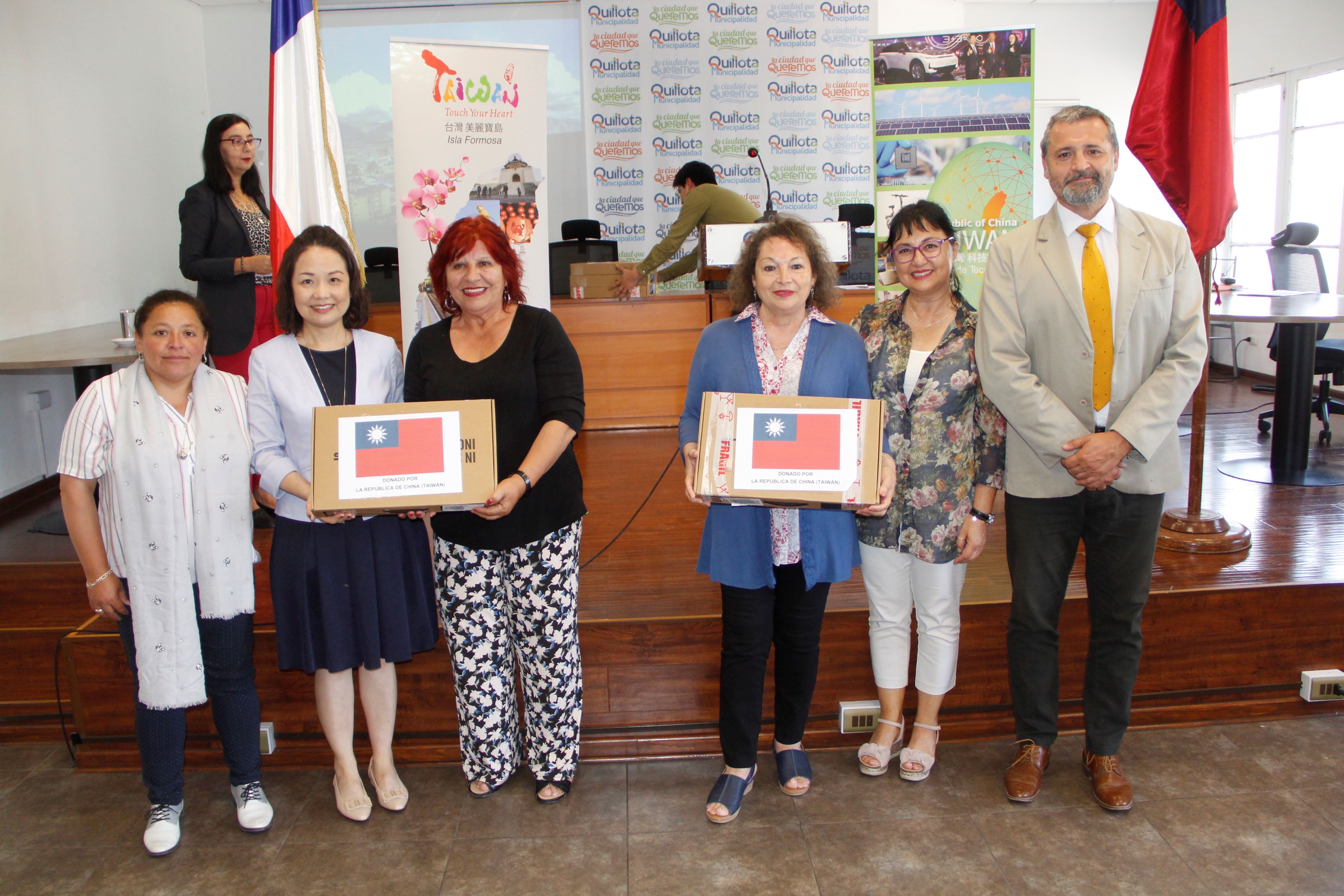 Representación de Taiwán donó computadores para  facilitar la labor de organizaciones sociales de la región.