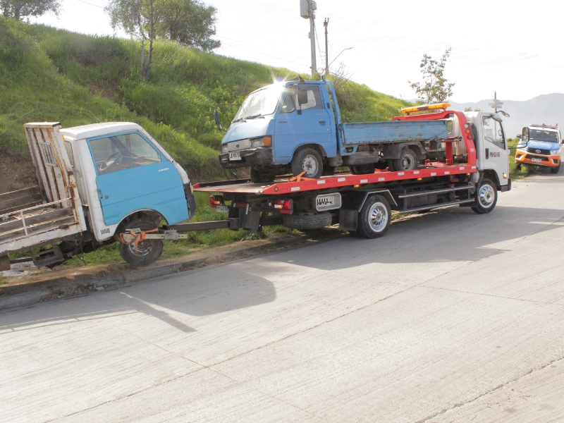 Cinco vehículos abandonados fueron retirados en distintos sectores de Quillota