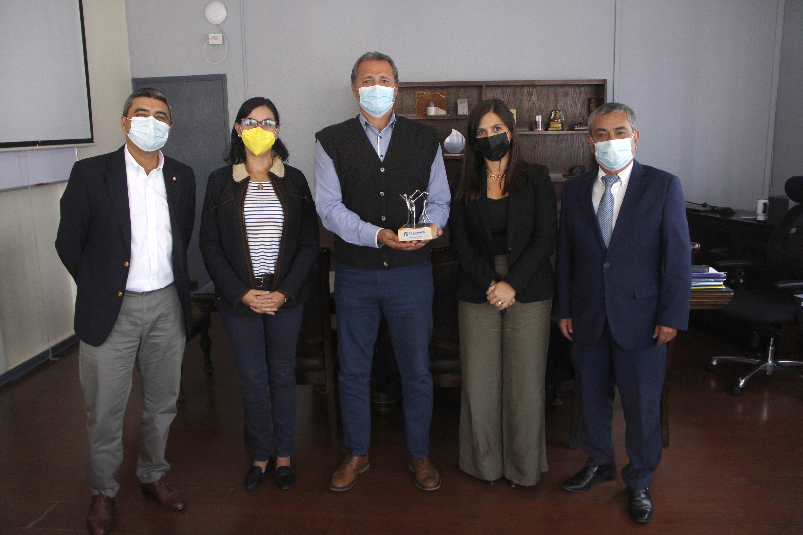 Municipio de Quillota y Coopeuch comprometen trabajo  colaborativo en favor del Centro Integral del Adulto Mayor