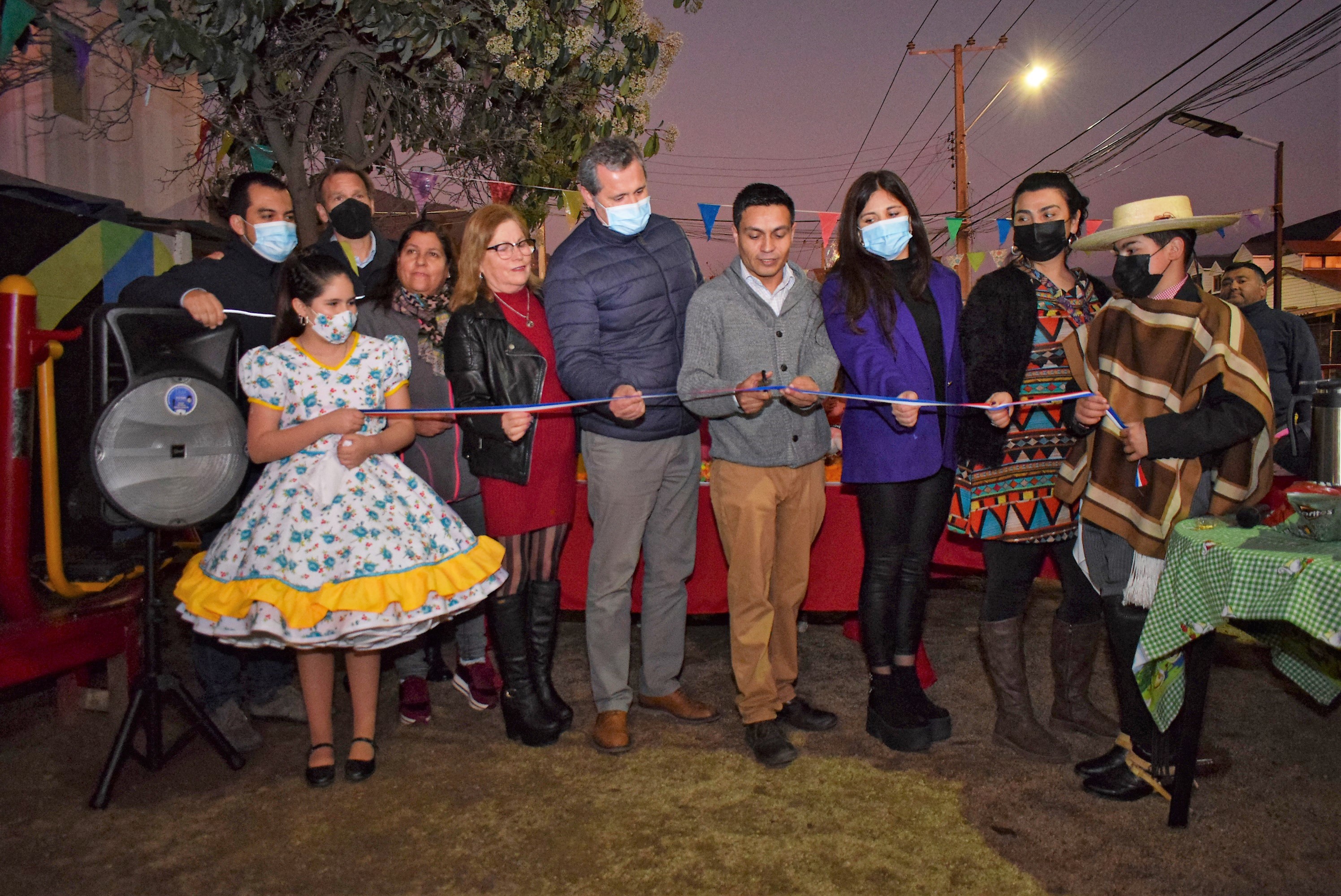 Quillota: en El Huerto regularizaron el alcantarillado de su  sede y en San Pedro Actual iluminaron plazas y pasajes