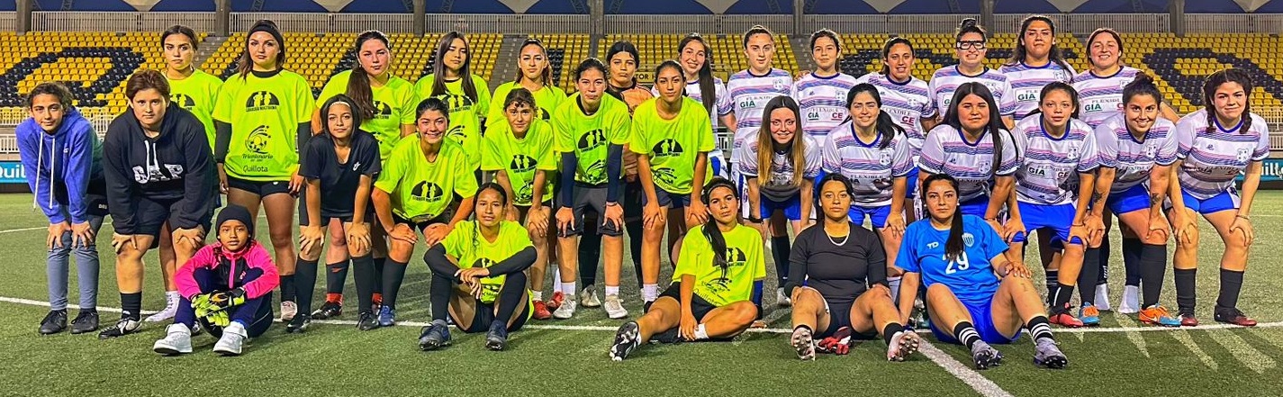 Talleres municipales de fútbol masculino y femenino cierran su temporada 2023 jugando partidos amistosos.