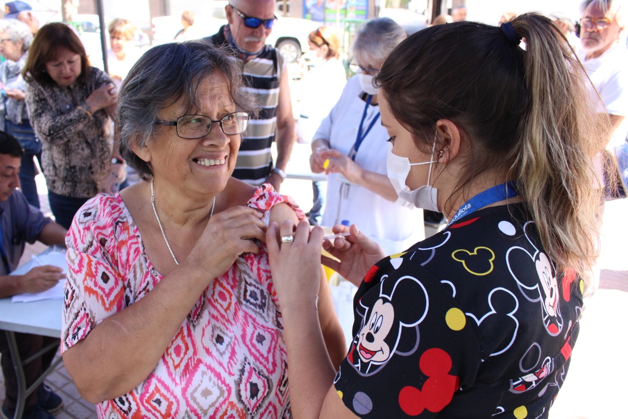 En sólo tres semanas SaludQuillota vacunó contra la influenza al 85% de toda la población proyectada
