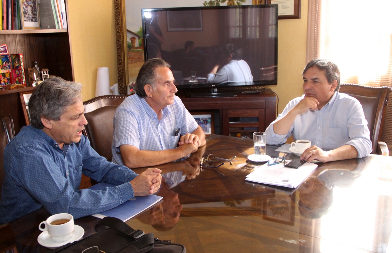 Municipalidad de Quillota y colectivos Acontacol anuncian rebaja de 50% en tarifa de adultos mayores