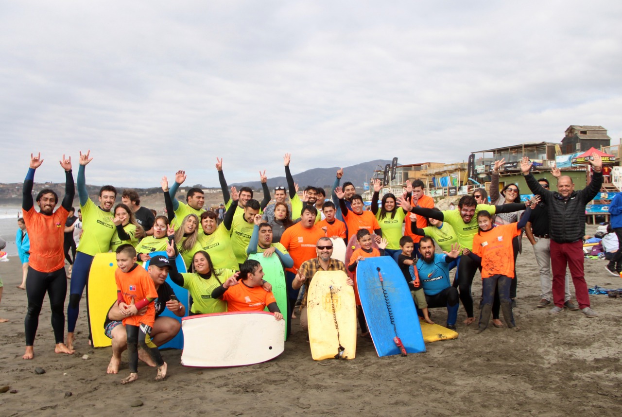 Más de 20 niños quillotanos junto a sus padres dieron el vamos a segundo Taller de Surf Inclusivo